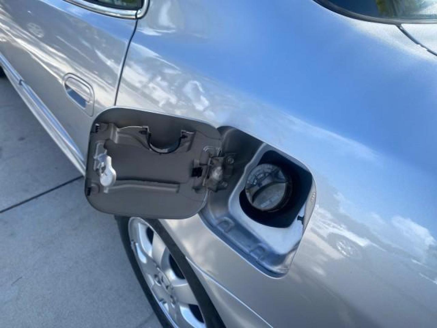 2001 Satin Silver Metallic /Ivory Honda Accord Sdn EX LOW MILES 67,683 (JHMCG56601C) with an 2.3L 16-Valve VTEC I4 LEV-Certified Engine engine, Automatic transmission, located at 4701 North Dixie Hwy, Pompano Beach, FL, 33064, (954) 422-2889, 26.240938, -80.123474 - OUR WEBPAGE FLORIDACARS1.COM HAS OVER 100 PHOTOS AND FREE CARFAX LINK 2001 HONDA ACCORD EX VIN: JHMCG56601C020555 J H M C G 5 6 6 0 1 C 0 2 0 5 5 5 SEDAN 4 DR 2.3L I4 F OHV GASOLINE FRONT WHEEL DRIVE Features ABS Brakes Air Conditioning Alloy Wheels AM/FM Stereo Automatic Transmission Cassette Playe - Photo#90