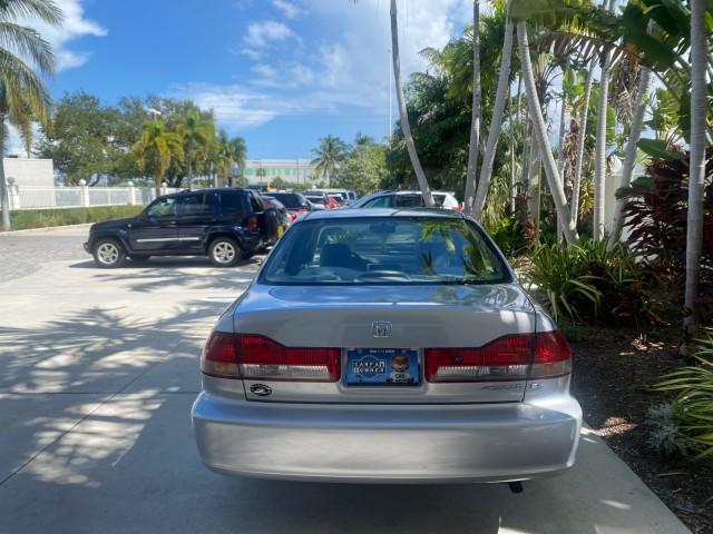 2001 Satin Silver Metallic /Ivory Honda Accord Sdn EX LOW MILES 67,683 (JHMCG56601C) with an 2.3L 16-Valve VTEC I4 LEV-Certified Engine engine, Automatic transmission, located at 4701 North Dixie Hwy, Pompano Beach, FL, 33064, (954) 422-2889, 26.240938, -80.123474 - OUR WEBPAGE FLORIDACARS1.COM HAS OVER 100 PHOTOS AND FREE CARFAX LINK 2001 HONDA ACCORD EX VIN: JHMCG56601C020555 J H M C G 5 6 6 0 1 C 0 2 0 5 5 5 SEDAN 4 DR 2.3L I4 F OHV GASOLINE FRONT WHEEL DRIVE Features ABS Brakes Air Conditioning Alloy Wheels AM/FM Stereo Automatic Transmission Cassette Playe - Photo#92