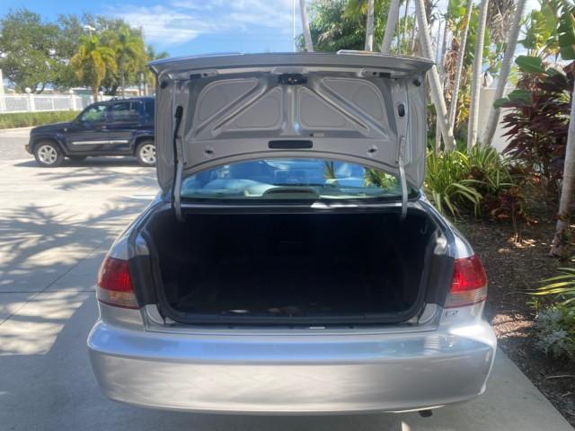 2001 Satin Silver Metallic /Ivory Honda Accord Sdn EX LOW MILES 67,683 (JHMCG56601C) with an 2.3L 16-Valve VTEC I4 LEV-Certified Engine engine, Automatic transmission, located at 4701 North Dixie Hwy, Pompano Beach, FL, 33064, (954) 422-2889, 26.240938, -80.123474 - OUR WEBPAGE FLORIDACARS1.COM HAS OVER 100 PHOTOS AND FREE CARFAX LINK 2001 HONDA ACCORD EX VIN: JHMCG56601C020555 J H M C G 5 6 6 0 1 C 0 2 0 5 5 5 SEDAN 4 DR 2.3L I4 F OHV GASOLINE FRONT WHEEL DRIVE Features ABS Brakes Air Conditioning Alloy Wheels AM/FM Stereo Automatic Transmission Cassette Playe - Photo#96