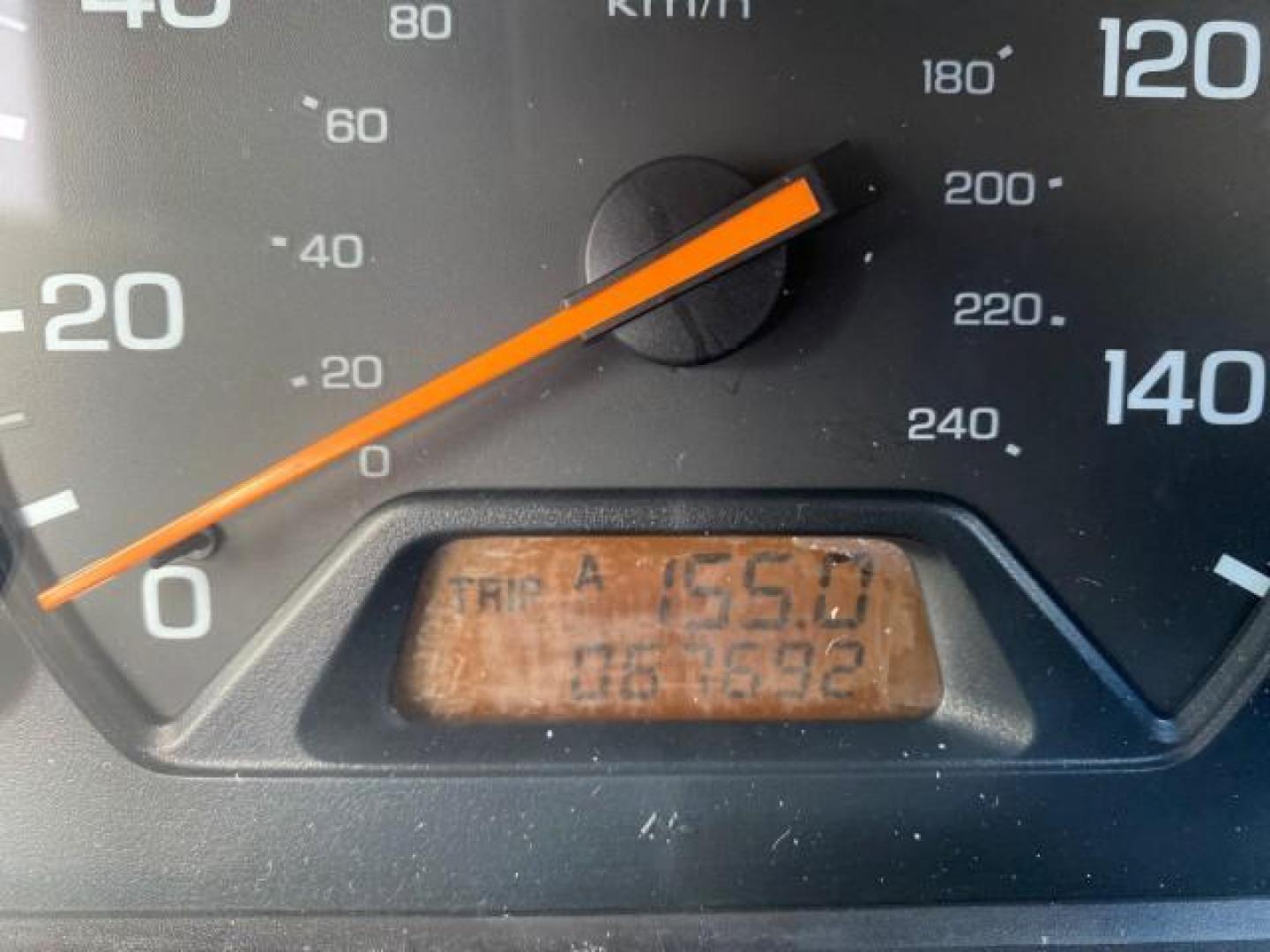 2001 Satin Silver Metallic /Ivory Honda Accord Sdn EX LOW MILES 67,683 (JHMCG56601C) with an 2.3L 16-Valve VTEC I4 LEV-Certified Engine engine, Automatic transmission, located at 4701 North Dixie Hwy, Pompano Beach, FL, 33064, (954) 422-2889, 26.240938, -80.123474 - OUR WEBPAGE FLORIDACARS1.COM HAS OVER 100 PHOTOS AND FREE CARFAX LINK 2001 HONDA ACCORD EX VIN: JHMCG56601C020555 J H M C G 5 6 6 0 1 C 0 2 0 5 5 5 SEDAN 4 DR 2.3L I4 F OHV GASOLINE FRONT WHEEL DRIVE Features ABS Brakes Air Conditioning Alloy Wheels AM/FM Stereo Automatic Transmission Cassette Playe - Photo#18