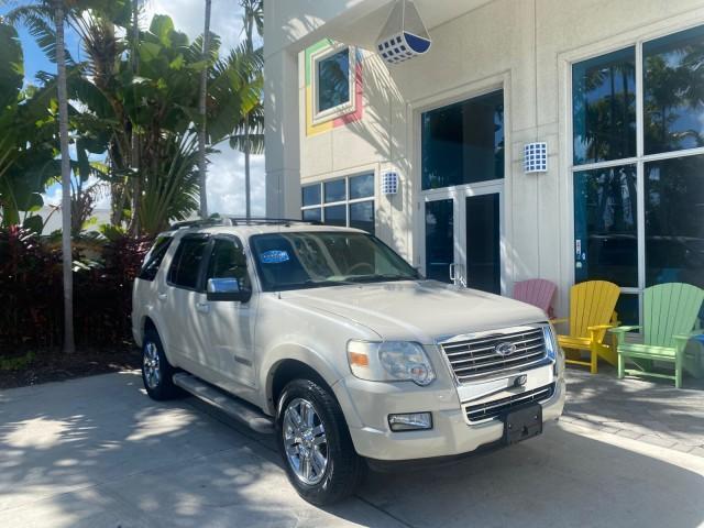 2006 Silver Birch Metallic /Camel Ford Explorer Limited LOW MILES 58,581 (1FMEU65E56U) with an 4.0L SOHC V6 Engine engine, Automatic transmission, located at 4701 North Dixie Hwy, Pompano Beach, FL, 33064, (954) 422-2889, 26.240938, -80.123474 - OUR WEBPAGE FLORIDACARS1.COM HAS OVER 100 PHOTOS AND FREE CARFAX LINK 2006 FORD EXPLORER LIMITED VIN: 1FMEU65E56UB51544 1 F M E U 6 5 E 5 6 U B 5 1 5 4 4 4 DOOR WAGON/SPORT UTILITY 4.0L V6 F SOHC GASOLINE REAR WHEEL DRIVE Features ABS Brakes Air Conditioning Alloy Wheels AM/FM Stereo Audiophile Soun - Photo#1
