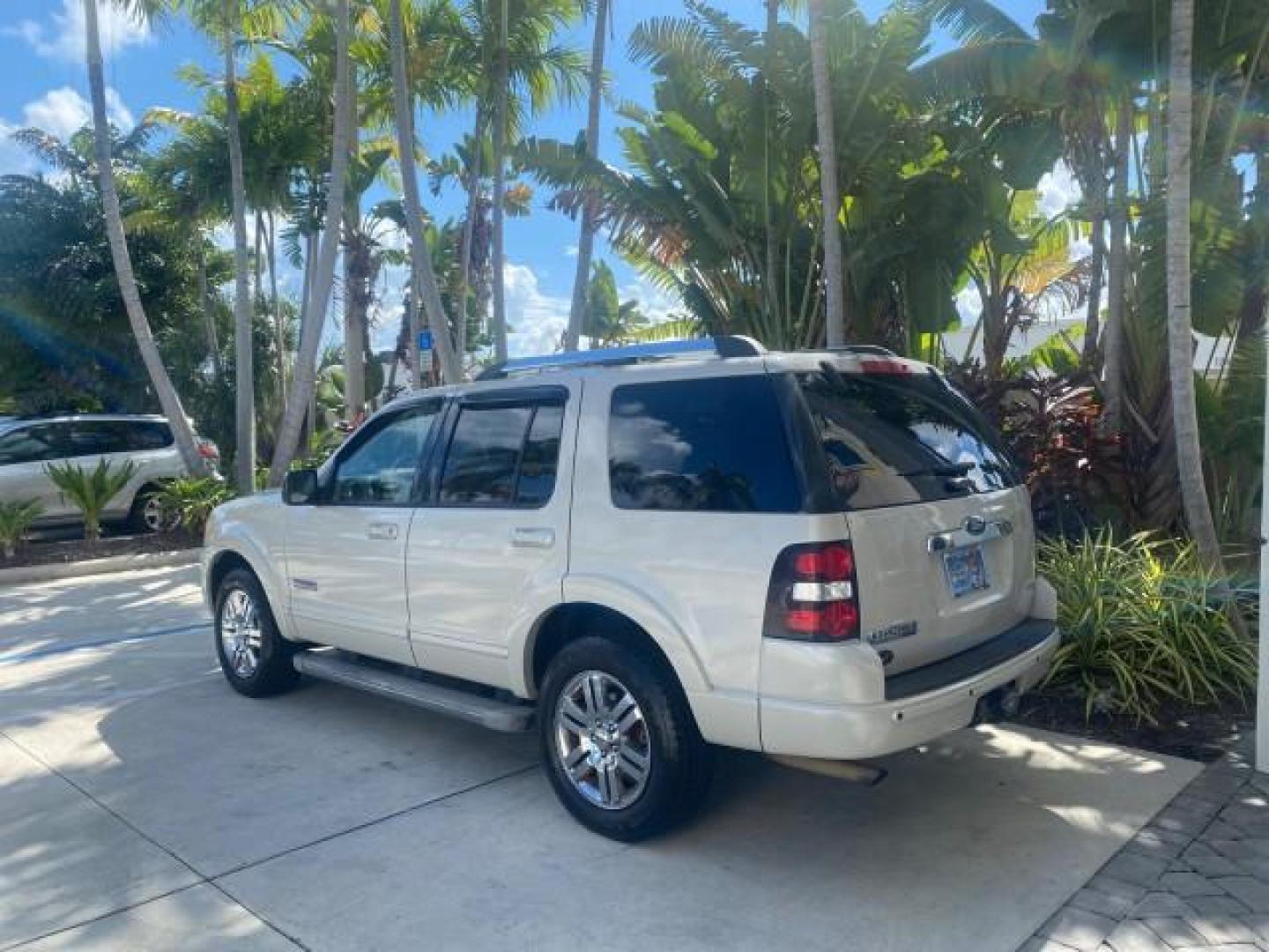 2006 Silver Birch Metallic /Camel Ford Explorer Limited LOW MILES 58,581 (1FMEU65E56U) with an 4.0L SOHC V6 Engine engine, Automatic transmission, located at 4701 North Dixie Hwy, Pompano Beach, FL, 33064, (954) 422-2889, 26.240938, -80.123474 - OUR WEBPAGE FLORIDACARS1.COM HAS OVER 100 PHOTOS AND FREE CARFAX LINK 2006 FORD EXPLORER LIMITED VIN: 1FMEU65E56UB51544 1 F M E U 6 5 E 5 6 U B 5 1 5 4 4 4 DOOR WAGON/SPORT UTILITY 4.0L V6 F SOHC GASOLINE REAR WHEEL DRIVE Features ABS Brakes Air Conditioning Alloy Wheels AM/FM Stereo Audiophile Soun - Photo#5