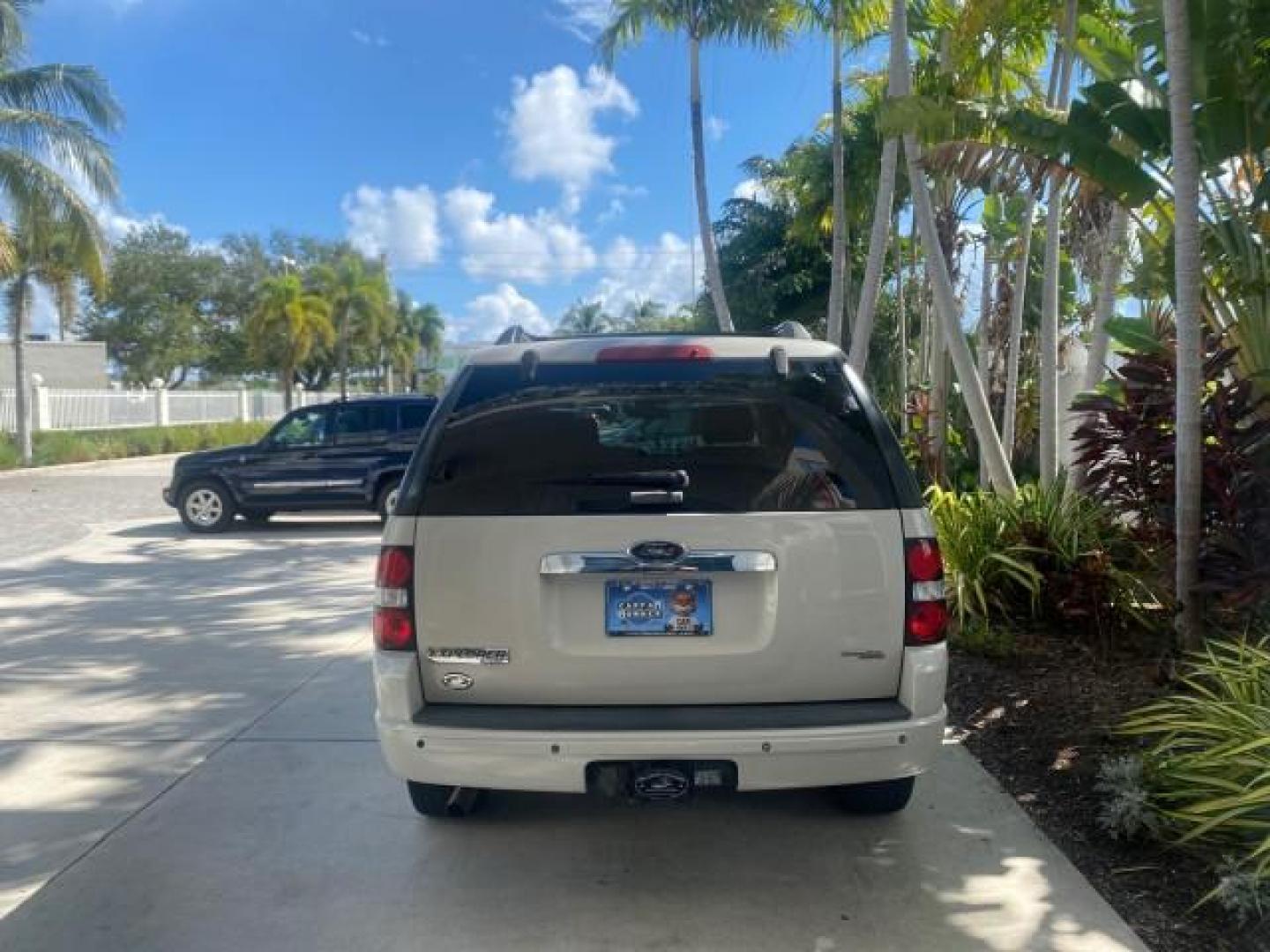 2006 Silver Birch Metallic /Camel Ford Explorer Limited LOW MILES 58,581 (1FMEU65E56U) with an 4.0L SOHC V6 Engine engine, Automatic transmission, located at 4701 North Dixie Hwy, Pompano Beach, FL, 33064, (954) 422-2889, 26.240938, -80.123474 - OUR WEBPAGE FLORIDACARS1.COM HAS OVER 100 PHOTOS AND FREE CARFAX LINK 2006 FORD EXPLORER LIMITED VIN: 1FMEU65E56UB51544 1 F M E U 6 5 E 5 6 U B 5 1 5 4 4 4 DOOR WAGON/SPORT UTILITY 4.0L V6 F SOHC GASOLINE REAR WHEEL DRIVE Features ABS Brakes Air Conditioning Alloy Wheels AM/FM Stereo Audiophile Soun - Photo#6