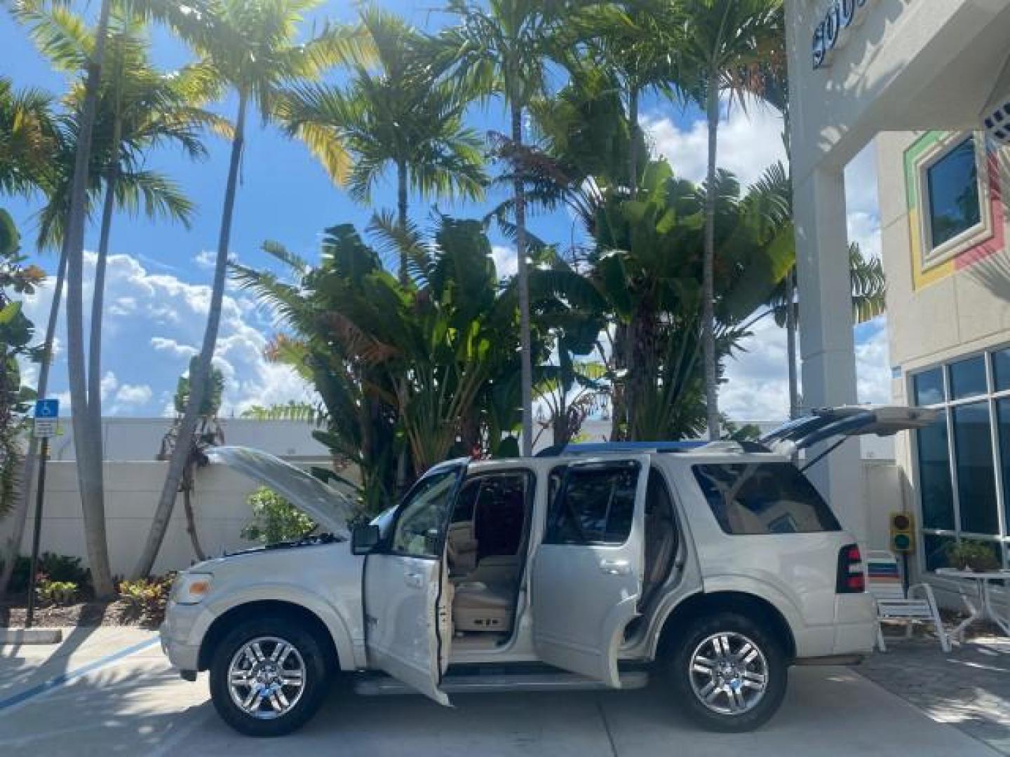 2006 Silver Birch Metallic /Camel Ford Explorer Limited LOW MILES 58,581 (1FMEU65E56U) with an 4.0L SOHC V6 Engine engine, Automatic transmission, located at 4701 North Dixie Hwy, Pompano Beach, FL, 33064, (954) 422-2889, 26.240938, -80.123474 - OUR WEBPAGE FLORIDACARS1.COM HAS OVER 100 PHOTOS AND FREE CARFAX LINK 2006 FORD EXPLORER LIMITED VIN: 1FMEU65E56UB51544 1 F M E U 6 5 E 5 6 U B 5 1 5 4 4 4 DOOR WAGON/SPORT UTILITY 4.0L V6 F SOHC GASOLINE REAR WHEEL DRIVE Features ABS Brakes Air Conditioning Alloy Wheels AM/FM Stereo Audiophile Soun - Photo#8