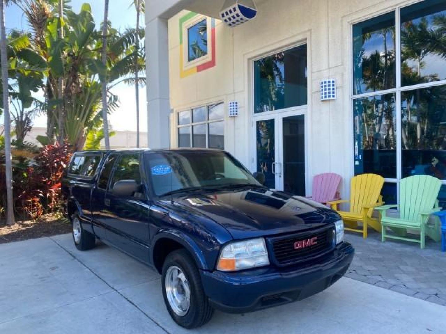 2001 Indigo Blue Metallic /Graphite GMC Sonoma X CAB SLS LOW MILES 70,869 (1GTCS19W618) with an 4.3L Vortec 1000 SFI V6 Engine engine, Automatic transmission, located at 4701 North Dixie Hwy, Pompano Beach, FL, 33064, (954) 422-2889, 26.240938, -80.123474 - OUR WEBPAGE FLORIDACARS1.COM HAS OVER 100 PHOTOS AND FREE CARFAX LINK 2001 GMC SONOMA SL EXTRACAB AUTO AC VIN: 1GTCS19W618237485 1 G T C S 1 9 W 6 1 8 2 3 7 4 8 5 CLUB CAB PICKUP 4.3L V6 F GASOLINE REAR WHEEL DRIVE Features ABS Brakes Air Conditioning Alloy Wheels AM/FM Stereo Automatic Transmission - Photo#1