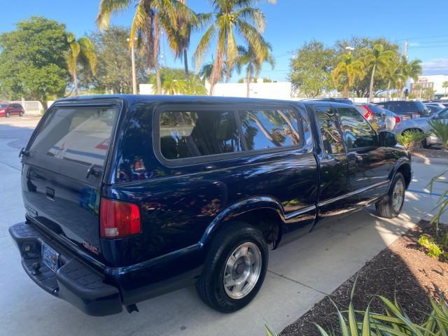 2001 Indigo Blue Metallic /Graphite GMC Sonoma X CAB SLS LOW MILES 70,869 (1GTCS19W618) with an 4.3L Vortec 1000 SFI V6 Engine engine, Automatic transmission, located at 4701 North Dixie Hwy, Pompano Beach, FL, 33064, (954) 422-2889, 26.240938, -80.123474 - OUR WEBPAGE FLORIDACARS1.COM HAS OVER 100 PHOTOS AND FREE CARFAX LINK 2001 GMC SONOMA SL EXTRACAB AUTO AC VIN: 1GTCS19W618237485 1 G T C S 1 9 W 6 1 8 2 3 7 4 8 5 CLUB CAB PICKUP 4.3L V6 F GASOLINE REAR WHEEL DRIVE Features ABS Brakes Air Conditioning Alloy Wheels AM/FM Stereo Automatic Transmission - Photo#7