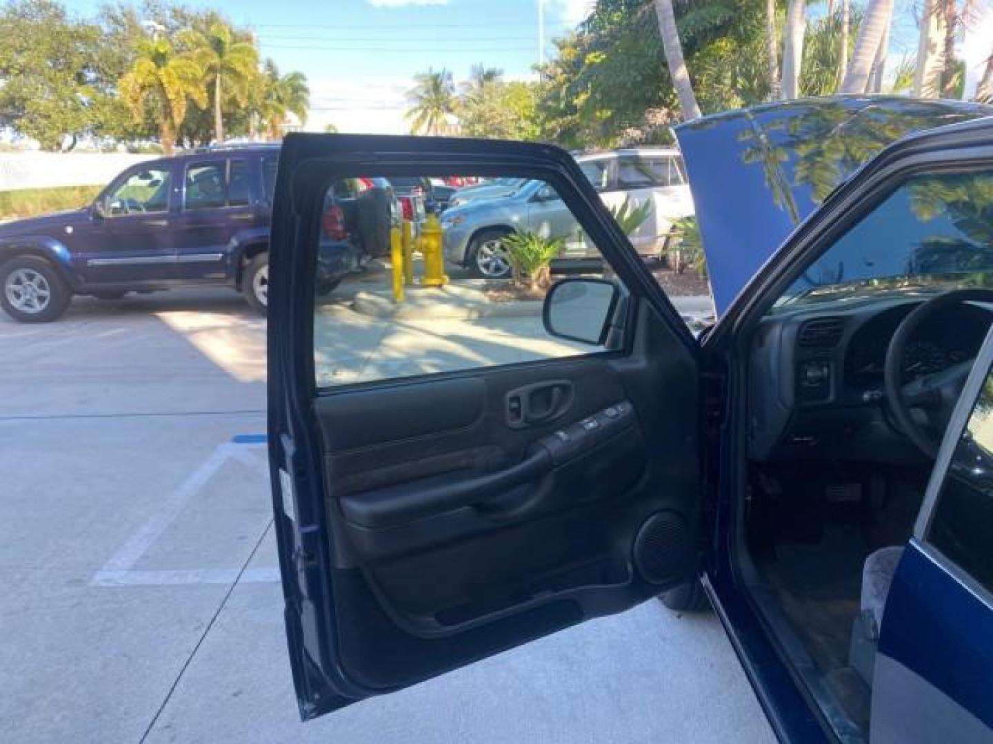 2001 Indigo Blue Metallic /Graphite GMC Sonoma X CAB SLS LOW MILES 70,869 (1GTCS19W618) with an 4.3L Vortec 1000 SFI V6 Engine engine, Automatic transmission, located at 4701 North Dixie Hwy, Pompano Beach, FL, 33064, (954) 422-2889, 26.240938, -80.123474 - OUR WEBPAGE FLORIDACARS1.COM HAS OVER 100 PHOTOS AND FREE CARFAX LINK 2001 GMC SONOMA SL EXTRACAB AUTO AC VIN: 1GTCS19W618237485 1 G T C S 1 9 W 6 1 8 2 3 7 4 8 5 CLUB CAB PICKUP 4.3L V6 F GASOLINE REAR WHEEL DRIVE Features ABS Brakes Air Conditioning Alloy Wheels AM/FM Stereo Automatic Transmission - Photo#9