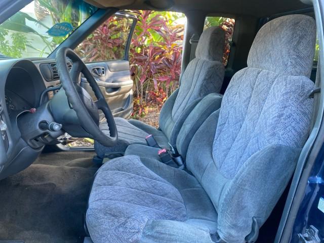 2001 Indigo Blue Metallic /Graphite GMC Sonoma X CAB SLS LOW MILES 70,869 (1GTCS19W618) with an 4.3L Vortec 1000 SFI V6 Engine engine, Automatic transmission, located at 4701 North Dixie Hwy, Pompano Beach, FL, 33064, (954) 422-2889, 26.240938, -80.123474 - OUR WEBPAGE FLORIDACARS1.COM HAS OVER 100 PHOTOS AND FREE CARFAX LINK 2001 GMC SONOMA SL EXTRACAB AUTO AC VIN: 1GTCS19W618237485 1 G T C S 1 9 W 6 1 8 2 3 7 4 8 5 CLUB CAB PICKUP 4.3L V6 F GASOLINE REAR WHEEL DRIVE Features ABS Brakes Air Conditioning Alloy Wheels AM/FM Stereo Automatic Transmission - Photo#10