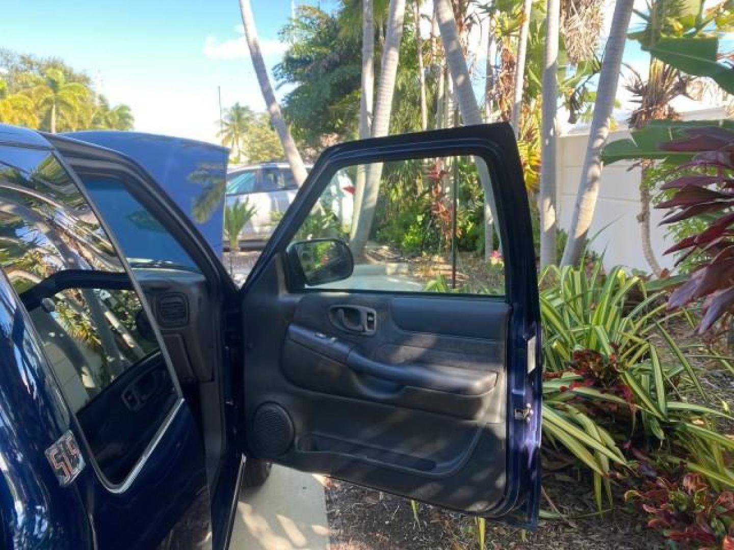 2001 Indigo Blue Metallic /Graphite GMC Sonoma X CAB SLS LOW MILES 70,869 (1GTCS19W618) with an 4.3L Vortec 1000 SFI V6 Engine engine, Automatic transmission, located at 4701 North Dixie Hwy, Pompano Beach, FL, 33064, (954) 422-2889, 26.240938, -80.123474 - OUR WEBPAGE FLORIDACARS1.COM HAS OVER 100 PHOTOS AND FREE CARFAX LINK 2001 GMC SONOMA SL EXTRACAB AUTO AC VIN: 1GTCS19W618237485 1 G T C S 1 9 W 6 1 8 2 3 7 4 8 5 CLUB CAB PICKUP 4.3L V6 F GASOLINE REAR WHEEL DRIVE Features ABS Brakes Air Conditioning Alloy Wheels AM/FM Stereo Automatic Transmission - Photo#11