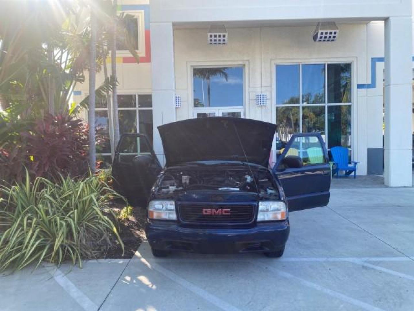 2001 Indigo Blue Metallic /Graphite GMC Sonoma X CAB SLS LOW MILES 70,869 (1GTCS19W618) with an 4.3L Vortec 1000 SFI V6 Engine engine, Automatic transmission, located at 4701 North Dixie Hwy, Pompano Beach, FL, 33064, (954) 422-2889, 26.240938, -80.123474 - OUR WEBPAGE FLORIDACARS1.COM HAS OVER 100 PHOTOS AND FREE CARFAX LINK 2001 GMC SONOMA SL EXTRACAB AUTO AC VIN: 1GTCS19W618237485 1 G T C S 1 9 W 6 1 8 2 3 7 4 8 5 CLUB CAB PICKUP 4.3L V6 F GASOLINE REAR WHEEL DRIVE Features ABS Brakes Air Conditioning Alloy Wheels AM/FM Stereo Automatic Transmission - Photo#16