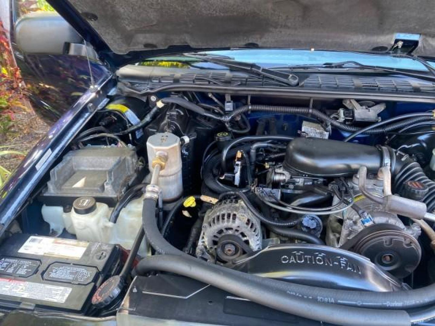 2001 Indigo Blue Metallic /Graphite GMC Sonoma X CAB SLS LOW MILES 70,869 (1GTCS19W618) with an 4.3L Vortec 1000 SFI V6 Engine engine, Automatic transmission, located at 4701 North Dixie Hwy, Pompano Beach, FL, 33064, (954) 422-2889, 26.240938, -80.123474 - OUR WEBPAGE FLORIDACARS1.COM HAS OVER 100 PHOTOS AND FREE CARFAX LINK 2001 GMC SONOMA SL EXTRACAB AUTO AC VIN: 1GTCS19W618237485 1 G T C S 1 9 W 6 1 8 2 3 7 4 8 5 CLUB CAB PICKUP 4.3L V6 F GASOLINE REAR WHEEL DRIVE Features ABS Brakes Air Conditioning Alloy Wheels AM/FM Stereo Automatic Transmission - Photo#25