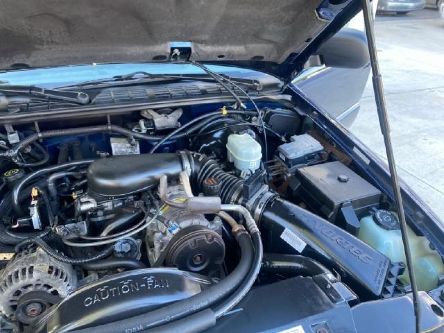 2001 Indigo Blue Metallic /Graphite GMC Sonoma X CAB SLS LOW MILES 70,869 (1GTCS19W618) with an 4.3L Vortec 1000 SFI V6 Engine engine, Automatic transmission, located at 4701 North Dixie Hwy, Pompano Beach, FL, 33064, (954) 422-2889, 26.240938, -80.123474 - OUR WEBPAGE FLORIDACARS1.COM HAS OVER 100 PHOTOS AND FREE CARFAX LINK 2001 GMC SONOMA SL EXTRACAB AUTO AC VIN: 1GTCS19W618237485 1 G T C S 1 9 W 6 1 8 2 3 7 4 8 5 CLUB CAB PICKUP 4.3L V6 F GASOLINE REAR WHEEL DRIVE Features ABS Brakes Air Conditioning Alloy Wheels AM/FM Stereo Automatic Transmission - Photo#26