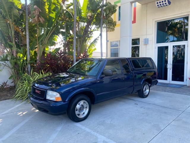 2001 Indigo Blue Metallic /Graphite GMC Sonoma X CAB SLS LOW MILES 70,869 (1GTCS19W618) with an 4.3L Vortec 1000 SFI V6 Engine engine, Automatic transmission, located at 4701 North Dixie Hwy, Pompano Beach, FL, 33064, (954) 422-2889, 26.240938, -80.123474 - OUR WEBPAGE FLORIDACARS1.COM HAS OVER 100 PHOTOS AND FREE CARFAX LINK 2001 GMC SONOMA SL EXTRACAB AUTO AC VIN: 1GTCS19W618237485 1 G T C S 1 9 W 6 1 8 2 3 7 4 8 5 CLUB CAB PICKUP 4.3L V6 F GASOLINE REAR WHEEL DRIVE Features ABS Brakes Air Conditioning Alloy Wheels AM/FM Stereo Automatic Transmission - Photo#29
