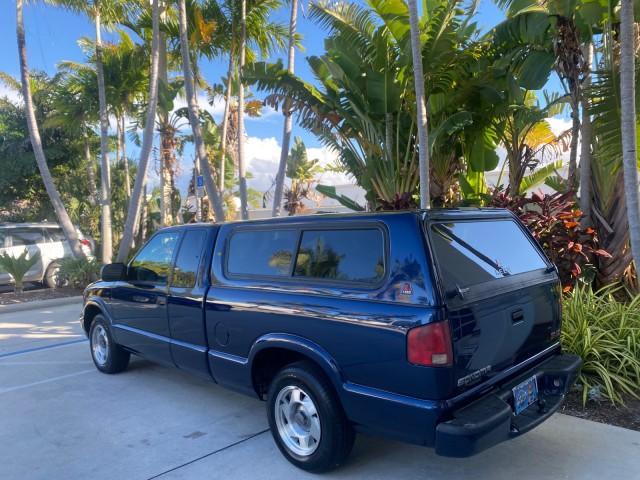 2001 Indigo Blue Metallic /Graphite GMC Sonoma X CAB SLS LOW MILES 70,869 (1GTCS19W618) with an 4.3L Vortec 1000 SFI V6 Engine engine, Automatic transmission, located at 4701 North Dixie Hwy, Pompano Beach, FL, 33064, (954) 422-2889, 26.240938, -80.123474 - OUR WEBPAGE FLORIDACARS1.COM HAS OVER 100 PHOTOS AND FREE CARFAX LINK 2001 GMC SONOMA SL EXTRACAB AUTO AC VIN: 1GTCS19W618237485 1 G T C S 1 9 W 6 1 8 2 3 7 4 8 5 CLUB CAB PICKUP 4.3L V6 F GASOLINE REAR WHEEL DRIVE Features ABS Brakes Air Conditioning Alloy Wheels AM/FM Stereo Automatic Transmission - Photo#34