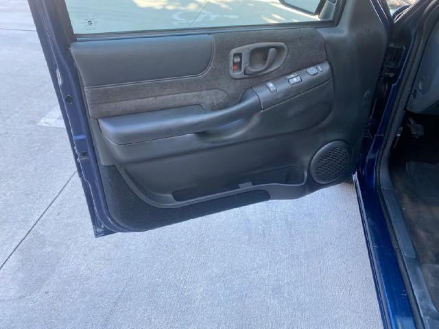 2001 Indigo Blue Metallic /Graphite GMC Sonoma X CAB SLS LOW MILES 70,869 (1GTCS19W618) with an 4.3L Vortec 1000 SFI V6 Engine engine, Automatic transmission, located at 4701 North Dixie Hwy, Pompano Beach, FL, 33064, (954) 422-2889, 26.240938, -80.123474 - OUR WEBPAGE FLORIDACARS1.COM HAS OVER 100 PHOTOS AND FREE CARFAX LINK 2001 GMC SONOMA SL EXTRACAB AUTO AC VIN: 1GTCS19W618237485 1 G T C S 1 9 W 6 1 8 2 3 7 4 8 5 CLUB CAB PICKUP 4.3L V6 F GASOLINE REAR WHEEL DRIVE Features ABS Brakes Air Conditioning Alloy Wheels AM/FM Stereo Automatic Transmission - Photo#42