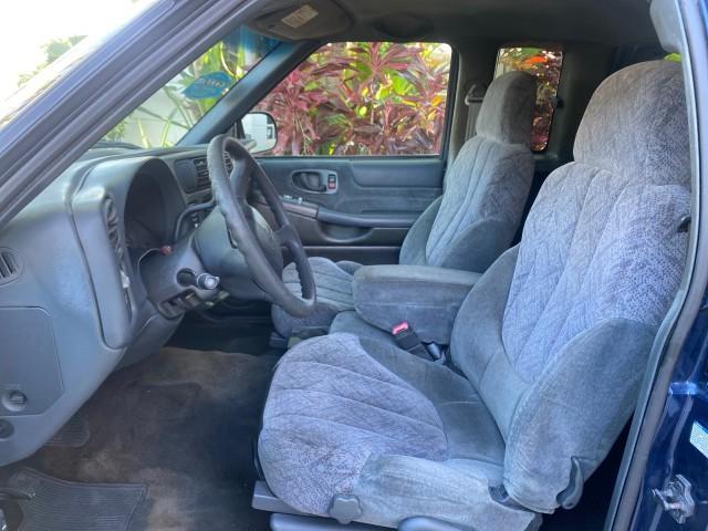 2001 Indigo Blue Metallic /Graphite GMC Sonoma X CAB SLS LOW MILES 70,869 (1GTCS19W618) with an 4.3L Vortec 1000 SFI V6 Engine engine, Automatic transmission, located at 4701 North Dixie Hwy, Pompano Beach, FL, 33064, (954) 422-2889, 26.240938, -80.123474 - OUR WEBPAGE FLORIDACARS1.COM HAS OVER 100 PHOTOS AND FREE CARFAX LINK 2001 GMC SONOMA SL EXTRACAB AUTO AC VIN: 1GTCS19W618237485 1 G T C S 1 9 W 6 1 8 2 3 7 4 8 5 CLUB CAB PICKUP 4.3L V6 F GASOLINE REAR WHEEL DRIVE Features ABS Brakes Air Conditioning Alloy Wheels AM/FM Stereo Automatic Transmission - Photo#43