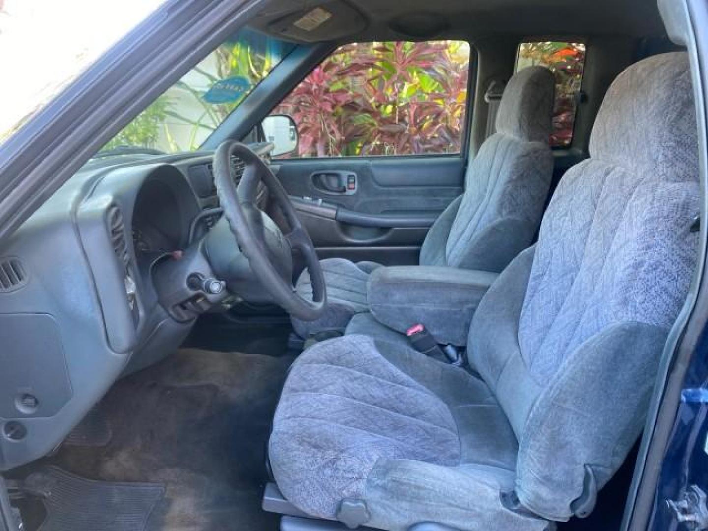 2001 Indigo Blue Metallic /Graphite GMC Sonoma X CAB SLS LOW MILES 70,869 (1GTCS19W618) with an 4.3L Vortec 1000 SFI V6 Engine engine, Automatic transmission, located at 4701 North Dixie Hwy, Pompano Beach, FL, 33064, (954) 422-2889, 26.240938, -80.123474 - OUR WEBPAGE FLORIDACARS1.COM HAS OVER 100 PHOTOS AND FREE CARFAX LINK 2001 GMC SONOMA SL EXTRACAB AUTO AC VIN: 1GTCS19W618237485 1 G T C S 1 9 W 6 1 8 2 3 7 4 8 5 CLUB CAB PICKUP 4.3L V6 F GASOLINE REAR WHEEL DRIVE Features ABS Brakes Air Conditioning Alloy Wheels AM/FM Stereo Automatic Transmission - Photo#44