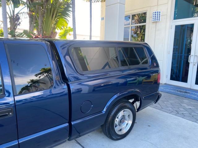 2001 Indigo Blue Metallic /Graphite GMC Sonoma X CAB SLS LOW MILES 70,869 (1GTCS19W618) with an 4.3L Vortec 1000 SFI V6 Engine engine, Automatic transmission, located at 4701 North Dixie Hwy, Pompano Beach, FL, 33064, (954) 422-2889, 26.240938, -80.123474 - OUR WEBPAGE FLORIDACARS1.COM HAS OVER 100 PHOTOS AND FREE CARFAX LINK 2001 GMC SONOMA SL EXTRACAB AUTO AC VIN: 1GTCS19W618237485 1 G T C S 1 9 W 6 1 8 2 3 7 4 8 5 CLUB CAB PICKUP 4.3L V6 F GASOLINE REAR WHEEL DRIVE Features ABS Brakes Air Conditioning Alloy Wheels AM/FM Stereo Automatic Transmission - Photo#67