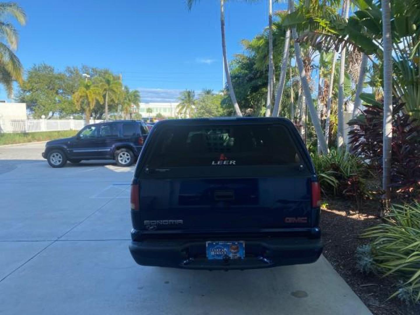 2001 Indigo Blue Metallic /Graphite GMC Sonoma X CAB SLS LOW MILES 70,869 (1GTCS19W618) with an 4.3L Vortec 1000 SFI V6 Engine engine, Automatic transmission, located at 4701 North Dixie Hwy, Pompano Beach, FL, 33064, (954) 422-2889, 26.240938, -80.123474 - OUR WEBPAGE FLORIDACARS1.COM HAS OVER 100 PHOTOS AND FREE CARFAX LINK 2001 GMC SONOMA SL EXTRACAB AUTO AC VIN: 1GTCS19W618237485 1 G T C S 1 9 W 6 1 8 2 3 7 4 8 5 CLUB CAB PICKUP 4.3L V6 F GASOLINE REAR WHEEL DRIVE Features ABS Brakes Air Conditioning Alloy Wheels AM/FM Stereo Automatic Transmission - Photo#76