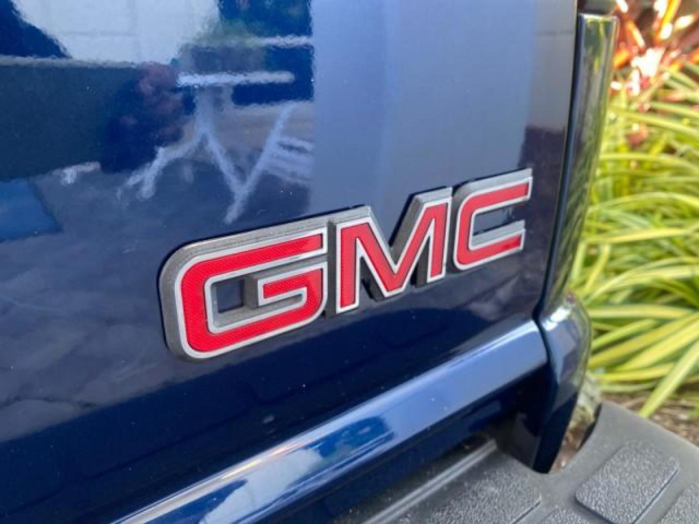 2001 Indigo Blue Metallic /Graphite GMC Sonoma X CAB SLS LOW MILES 70,869 (1GTCS19W618) with an 4.3L Vortec 1000 SFI V6 Engine engine, Automatic transmission, located at 4701 North Dixie Hwy, Pompano Beach, FL, 33064, (954) 422-2889, 26.240938, -80.123474 - OUR WEBPAGE FLORIDACARS1.COM HAS OVER 100 PHOTOS AND FREE CARFAX LINK 2001 GMC SONOMA SL EXTRACAB AUTO AC VIN: 1GTCS19W618237485 1 G T C S 1 9 W 6 1 8 2 3 7 4 8 5 CLUB CAB PICKUP 4.3L V6 F GASOLINE REAR WHEEL DRIVE Features ABS Brakes Air Conditioning Alloy Wheels AM/FM Stereo Automatic Transmission - Photo#79