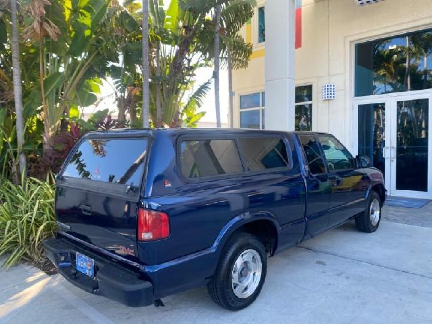 2001 Indigo Blue Metallic /Graphite GMC Sonoma X CAB SLS LOW MILES 70,869 (1GTCS19W618) with an 4.3L Vortec 1000 SFI V6 Engine engine, Automatic transmission, located at 4701 North Dixie Hwy, Pompano Beach, FL, 33064, (954) 422-2889, 26.240938, -80.123474 - OUR WEBPAGE FLORIDACARS1.COM HAS OVER 100 PHOTOS AND FREE CARFAX LINK 2001 GMC SONOMA SL EXTRACAB AUTO AC VIN: 1GTCS19W618237485 1 G T C S 1 9 W 6 1 8 2 3 7 4 8 5 CLUB CAB PICKUP 4.3L V6 F GASOLINE REAR WHEEL DRIVE Features ABS Brakes Air Conditioning Alloy Wheels AM/FM Stereo Automatic Transmission - Photo#91