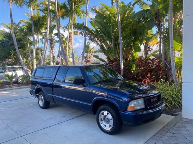 2001 Indigo Blue Metallic /Graphite GMC Sonoma X CAB SLS LOW MILES 70,869 (1GTCS19W618) with an 4.3L Vortec 1000 SFI V6 Engine engine, Automatic transmission, located at 4701 North Dixie Hwy, Pompano Beach, FL, 33064, (954) 422-2889, 26.240938, -80.123474 - OUR WEBPAGE FLORIDACARS1.COM HAS OVER 100 PHOTOS AND FREE CARFAX LINK 2001 GMC SONOMA SL EXTRACAB AUTO AC VIN: 1GTCS19W618237485 1 G T C S 1 9 W 6 1 8 2 3 7 4 8 5 CLUB CAB PICKUP 4.3L V6 F GASOLINE REAR WHEEL DRIVE Features ABS Brakes Air Conditioning Alloy Wheels AM/FM Stereo Automatic Transmission - Photo#94