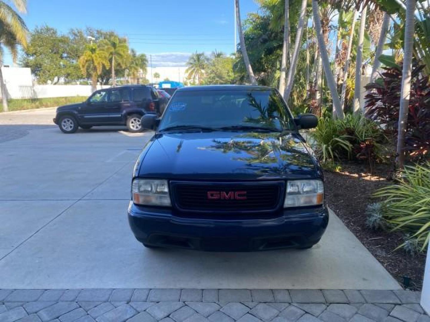 2001 Indigo Blue Metallic /Graphite GMC Sonoma X CAB SLS LOW MILES 70,869 (1GTCS19W618) with an 4.3L Vortec 1000 SFI V6 Engine engine, Automatic transmission, located at 4701 North Dixie Hwy, Pompano Beach, FL, 33064, (954) 422-2889, 26.240938, -80.123474 - OUR WEBPAGE FLORIDACARS1.COM HAS OVER 100 PHOTOS AND FREE CARFAX LINK 2001 GMC SONOMA SL EXTRACAB AUTO AC VIN: 1GTCS19W618237485 1 G T C S 1 9 W 6 1 8 2 3 7 4 8 5 CLUB CAB PICKUP 4.3L V6 F GASOLINE REAR WHEEL DRIVE Features ABS Brakes Air Conditioning Alloy Wheels AM/FM Stereo Automatic Transmission - Photo#95