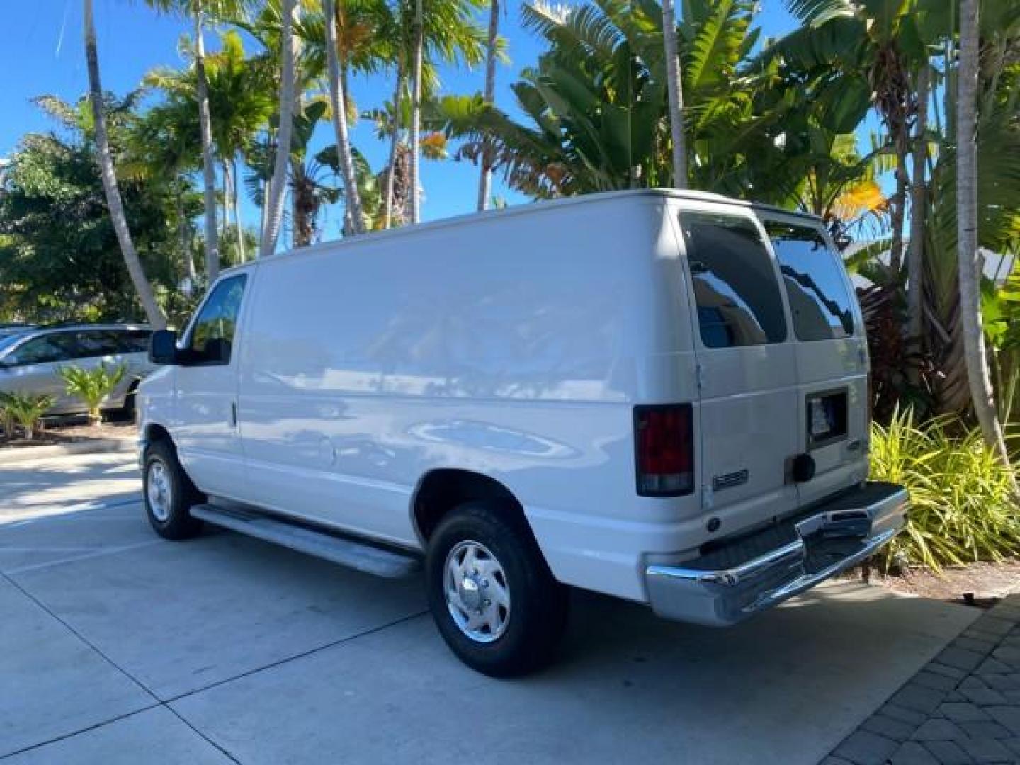 2008 Oxford White /Medium flint Ford Econoline Cargo Van CARGO VAN E250 LOW MILES 58,008 (1FTNE24W38D) with an 4.6L SOHC EFI V8 Triton Engine engine, Automatic transmission, located at 4701 North Dixie Hwy, Pompano Beach, FL, 33064, (954) 422-2889, 26.240938, -80.123474 - OUR WEBPAGE FLORIDACARS1.COM HAS OVER 100 PHOTOS AND FREE CARFAX LINK 2008 FORD E-SERIES E-250 VIN: 1FTNE24W38DB01913 1 F T N E 2 4 W 3 8 D B 0 1 9 1 3 VAN 4.6L V8 F SOHC 16V GASOLINE REAR WHEEL DRIVE Features ABS Brakes Air Conditioning AM/FM Stereo Automatic Transmission CD Audio Cruise Control Po - Photo#6