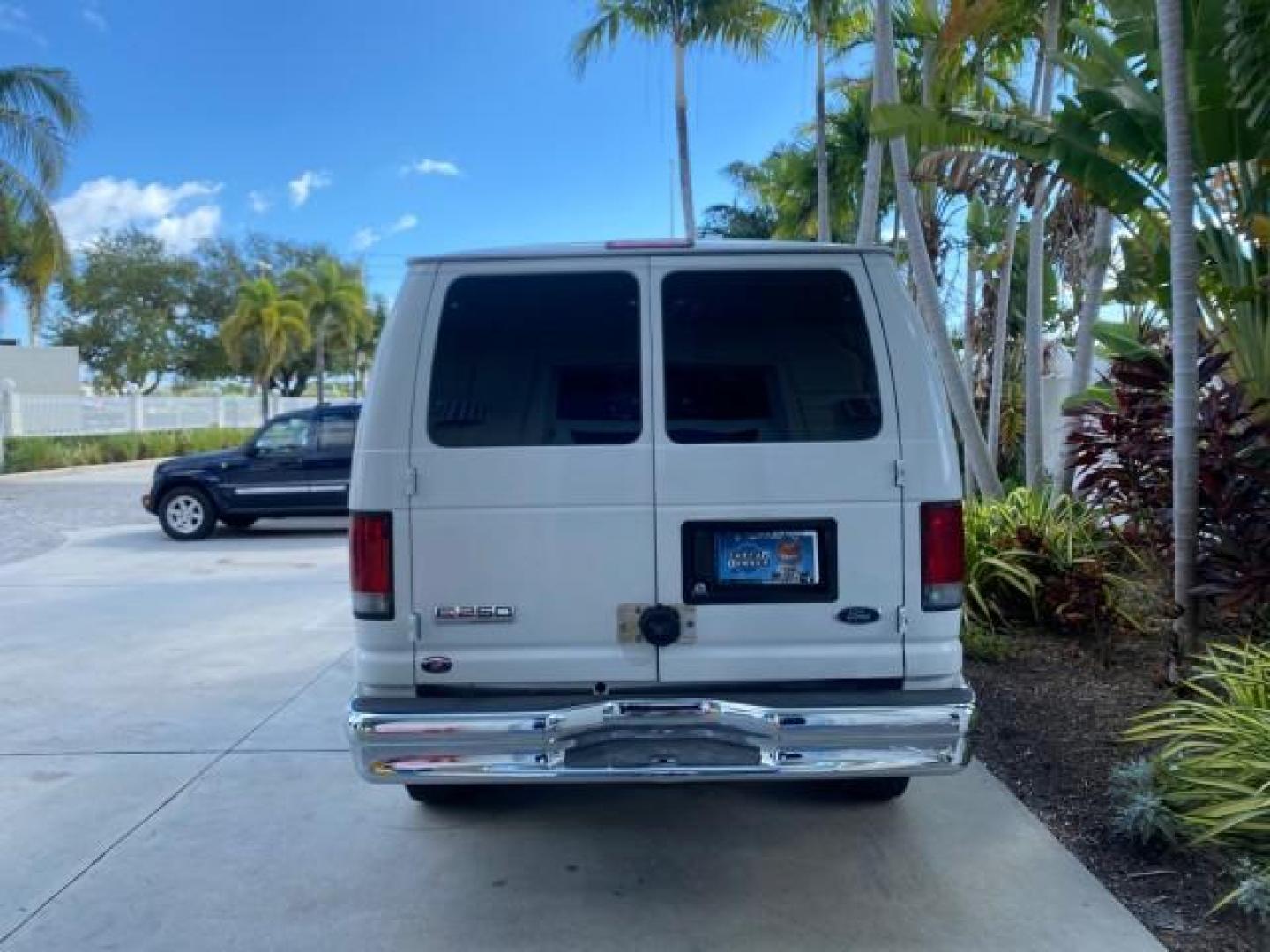 2008 Oxford White /Medium flint Ford Econoline Cargo Van CARGO VAN E250 LOW MILES 58,008 (1FTNE24W38D) with an 4.6L SOHC EFI V8 Triton Engine engine, Automatic transmission, located at 4701 North Dixie Hwy, Pompano Beach, FL, 33064, (954) 422-2889, 26.240938, -80.123474 - OUR WEBPAGE FLORIDACARS1.COM HAS OVER 100 PHOTOS AND FREE CARFAX LINK 2008 FORD E-SERIES E-250 VIN: 1FTNE24W38DB01913 1 F T N E 2 4 W 3 8 D B 0 1 9 1 3 VAN 4.6L V8 F SOHC 16V GASOLINE REAR WHEEL DRIVE Features ABS Brakes Air Conditioning AM/FM Stereo Automatic Transmission CD Audio Cruise Control Po - Photo#7