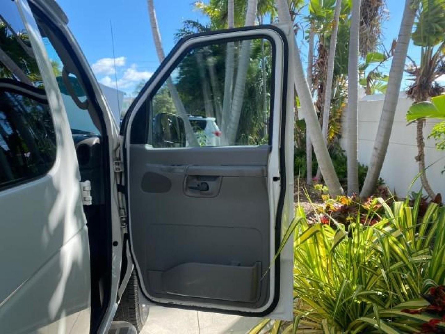 2008 Oxford White /Medium flint Ford Econoline Cargo Van CARGO VAN E250 LOW MILES 58,008 (1FTNE24W38D) with an 4.6L SOHC EFI V8 Triton Engine engine, Automatic transmission, located at 4701 North Dixie Hwy, Pompano Beach, FL, 33064, (954) 422-2889, 26.240938, -80.123474 - OUR WEBPAGE FLORIDACARS1.COM HAS OVER 100 PHOTOS AND FREE CARFAX LINK 2008 FORD E-SERIES E-250 VIN: 1FTNE24W38DB01913 1 F T N E 2 4 W 3 8 D B 0 1 9 1 3 VAN 4.6L V8 F SOHC 16V GASOLINE REAR WHEEL DRIVE Features ABS Brakes Air Conditioning AM/FM Stereo Automatic Transmission CD Audio Cruise Control Po - Photo#12