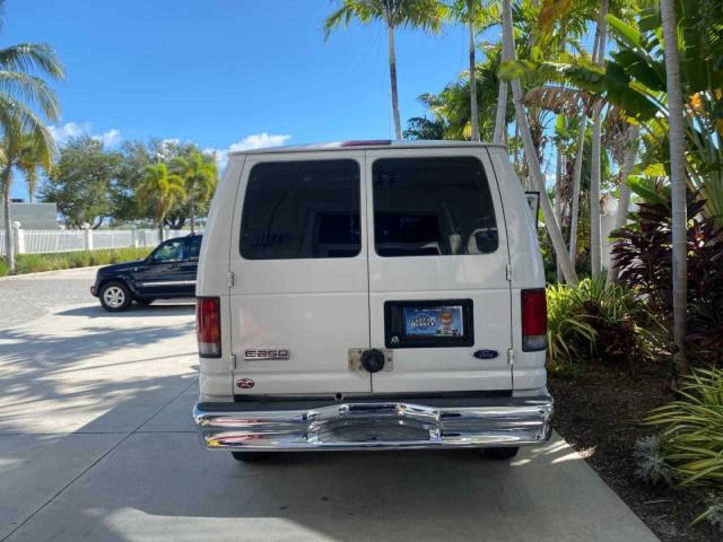 2008 Oxford White /Medium flint Ford Econoline Cargo Van CARGO VAN E250 LOW MILES 58,008 (1FTNE24W38D) with an 4.6L SOHC EFI V8 Triton Engine engine, Automatic transmission, located at 4701 North Dixie Hwy, Pompano Beach, FL, 33064, (954) 422-2889, 26.240938, -80.123474 - OUR WEBPAGE FLORIDACARS1.COM HAS OVER 100 PHOTOS AND FREE CARFAX LINK 2008 FORD E-SERIES E-250 VIN: 1FTNE24W38DB01913 1 F T N E 2 4 W 3 8 D B 0 1 9 1 3 VAN 4.6L V8 F SOHC 16V GASOLINE REAR WHEEL DRIVE Features ABS Brakes Air Conditioning AM/FM Stereo Automatic Transmission CD Audio Cruise Control Po - Photo#16