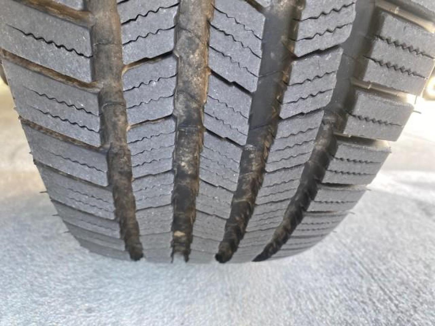 2008 Oxford White /Medium flint Ford Econoline Cargo Van CARGO VAN E250 LOW MILES 58,008 (1FTNE24W38D) with an 4.6L SOHC EFI V8 Triton Engine engine, Automatic transmission, located at 4701 North Dixie Hwy, Pompano Beach, FL, 33064, (954) 422-2889, 26.240938, -80.123474 - OUR WEBPAGE FLORIDACARS1.COM HAS OVER 100 PHOTOS AND FREE CARFAX LINK 2008 FORD E-SERIES E-250 VIN: 1FTNE24W38DB01913 1 F T N E 2 4 W 3 8 D B 0 1 9 1 3 VAN 4.6L V8 F SOHC 16V GASOLINE REAR WHEEL DRIVE Features ABS Brakes Air Conditioning AM/FM Stereo Automatic Transmission CD Audio Cruise Control Po - Photo#21