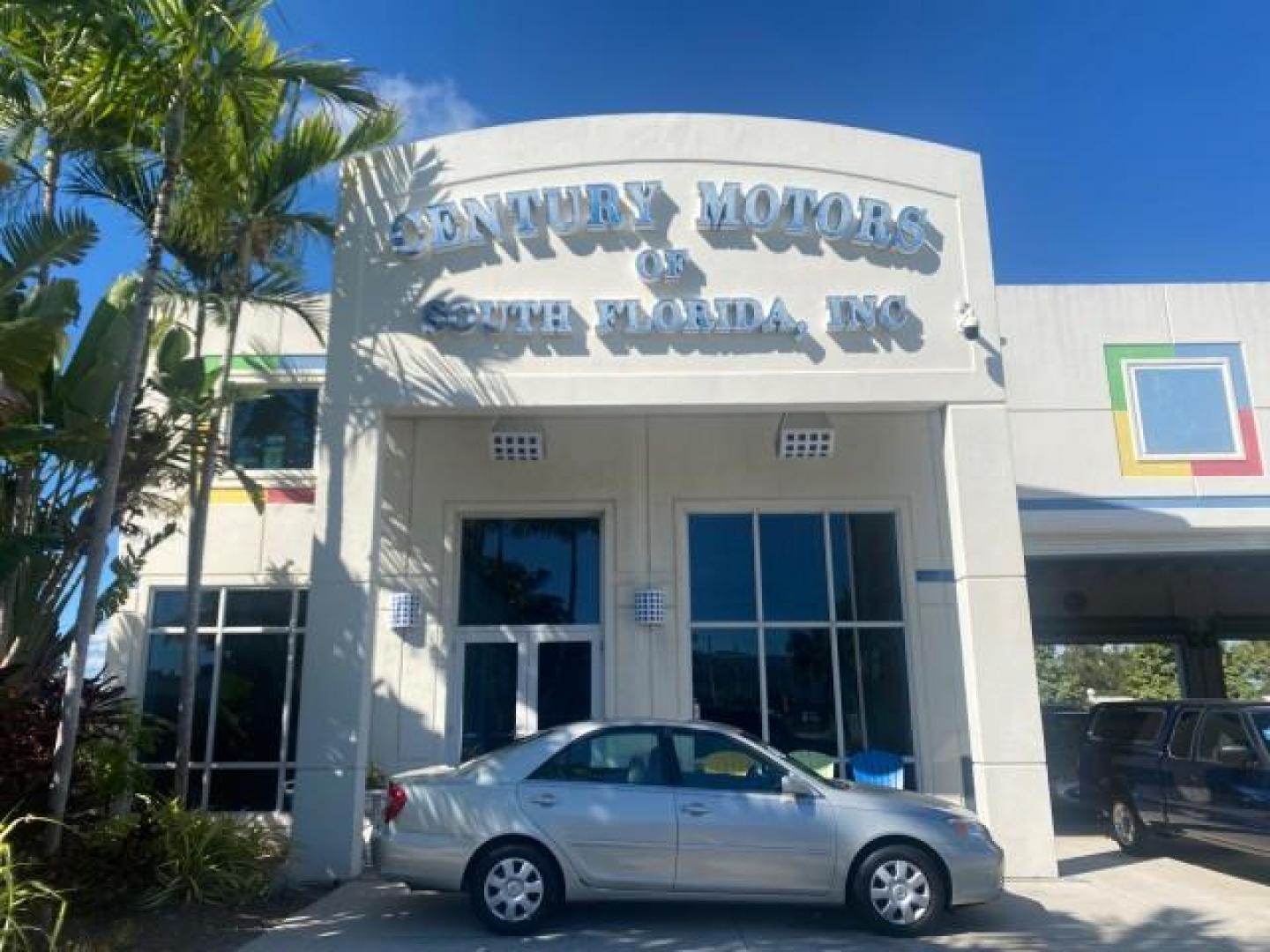 2002 Desert Sand Mica /Stone Toyota Camry LE LOW MILES 66,209 1 OWNER (4T1BE32K82U) with an 2.4L Twin-Cam EFI 16-Valve 4-Cyl Engine engine, Automatic transmission, located at 4701 North Dixie Hwy, Pompano Beach, FL, 33064, (954) 422-2889, 26.240938, -80.123474 - OUR WEBPAGE FLORIDACARS1.COM HAS OVER 100 PHOTOS AND FREE CARFAX LINK 2002 TOYOTA CAMRY LE AUTO ICE COLD AC VIN: 4T1BE32K82U112501 4 T 1 B E 3 2 K 8 2 U 1 1 2 5 0 1 SEDAN 4 DR 2.4L I4 F DOHC 16V GASOLINE 32 MPG FRONT WHEEL DRIVE Features ABS Brakes Air Conditioning AM/FM Stereo Automatic Transmissio - Photo#0