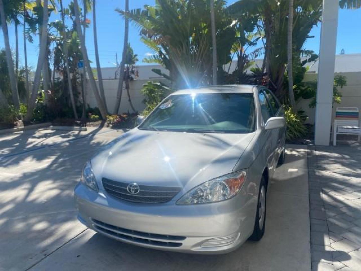 2002 Desert Sand Mica /Stone Toyota Camry LE LOW MILES 66,209 1 OWNER (4T1BE32K82U) with an 2.4L Twin-Cam EFI 16-Valve 4-Cyl Engine engine, Automatic transmission, located at 4701 North Dixie Hwy, Pompano Beach, FL, 33064, (954) 422-2889, 26.240938, -80.123474 - OUR WEBPAGE FLORIDACARS1.COM HAS OVER 100 PHOTOS AND FREE CARFAX LINK 2002 TOYOTA CAMRY LE AUTO ICE COLD AC VIN: 4T1BE32K82U112501 4 T 1 B E 3 2 K 8 2 U 1 1 2 5 0 1 SEDAN 4 DR 2.4L I4 F DOHC 16V GASOLINE 32 MPG FRONT WHEEL DRIVE Features ABS Brakes Air Conditioning AM/FM Stereo Automatic Transmissio - Photo#3