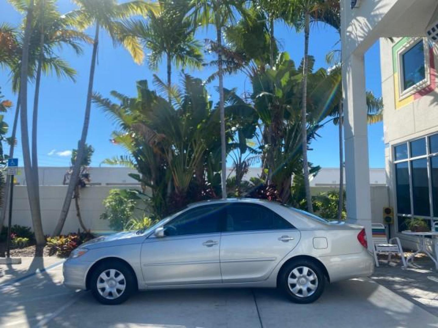 2002 Desert Sand Mica /Stone Toyota Camry LE LOW MILES 66,209 1 OWNER (4T1BE32K82U) with an 2.4L Twin-Cam EFI 16-Valve 4-Cyl Engine engine, Automatic transmission, located at 4701 North Dixie Hwy, Pompano Beach, FL, 33064, (954) 422-2889, 26.240938, -80.123474 - OUR WEBPAGE FLORIDACARS1.COM HAS OVER 100 PHOTOS AND FREE CARFAX LINK 2002 TOYOTA CAMRY LE AUTO ICE COLD AC VIN: 4T1BE32K82U112501 4 T 1 B E 3 2 K 8 2 U 1 1 2 5 0 1 SEDAN 4 DR 2.4L I4 F DOHC 16V GASOLINE 32 MPG FRONT WHEEL DRIVE Features ABS Brakes Air Conditioning AM/FM Stereo Automatic Transmissio - Photo#4