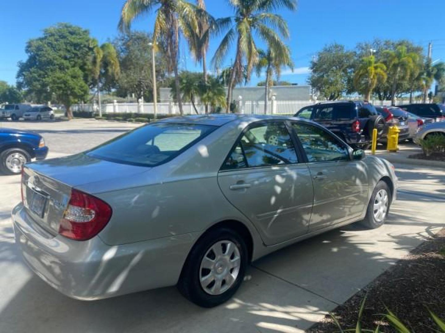 2002 Desert Sand Mica /Stone Toyota Camry LE LOW MILES 66,209 1 OWNER (4T1BE32K82U) with an 2.4L Twin-Cam EFI 16-Valve 4-Cyl Engine engine, Automatic transmission, located at 4701 North Dixie Hwy, Pompano Beach, FL, 33064, (954) 422-2889, 26.240938, -80.123474 - OUR WEBPAGE FLORIDACARS1.COM HAS OVER 100 PHOTOS AND FREE CARFAX LINK 2002 TOYOTA CAMRY LE AUTO ICE COLD AC VIN: 4T1BE32K82U112501 4 T 1 B E 3 2 K 8 2 U 1 1 2 5 0 1 SEDAN 4 DR 2.4L I4 F DOHC 16V GASOLINE 32 MPG FRONT WHEEL DRIVE Features ABS Brakes Air Conditioning AM/FM Stereo Automatic Transmissio - Photo#7