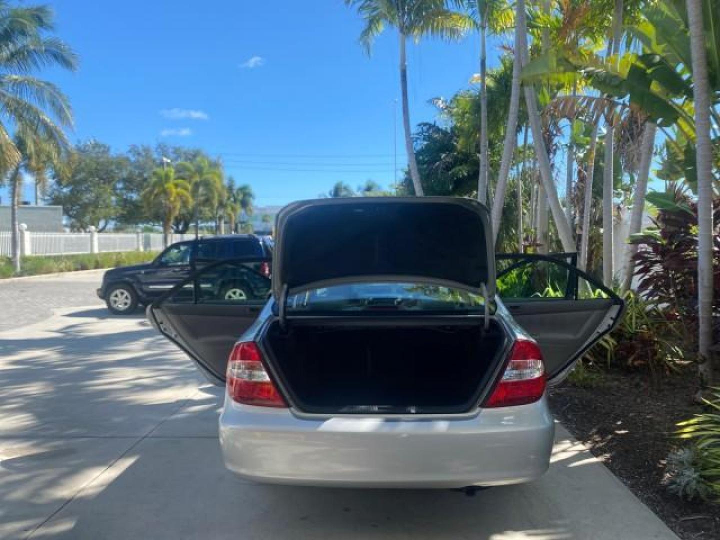 2002 Desert Sand Mica /Stone Toyota Camry LE LOW MILES 66,209 1 OWNER (4T1BE32K82U) with an 2.4L Twin-Cam EFI 16-Valve 4-Cyl Engine engine, Automatic transmission, located at 4701 North Dixie Hwy, Pompano Beach, FL, 33064, (954) 422-2889, 26.240938, -80.123474 - OUR WEBPAGE FLORIDACARS1.COM HAS OVER 100 PHOTOS AND FREE CARFAX LINK 2002 TOYOTA CAMRY LE AUTO ICE COLD AC VIN: 4T1BE32K82U112501 4 T 1 B E 3 2 K 8 2 U 1 1 2 5 0 1 SEDAN 4 DR 2.4L I4 F DOHC 16V GASOLINE 32 MPG FRONT WHEEL DRIVE Features ABS Brakes Air Conditioning AM/FM Stereo Automatic Transmissio - Photo#15