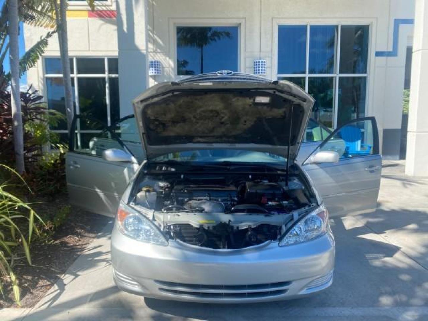 2002 Desert Sand Mica /Stone Toyota Camry LE LOW MILES 66,209 1 OWNER (4T1BE32K82U) with an 2.4L Twin-Cam EFI 16-Valve 4-Cyl Engine engine, Automatic transmission, located at 4701 North Dixie Hwy, Pompano Beach, FL, 33064, (954) 422-2889, 26.240938, -80.123474 - OUR WEBPAGE FLORIDACARS1.COM HAS OVER 100 PHOTOS AND FREE CARFAX LINK 2002 TOYOTA CAMRY LE AUTO ICE COLD AC VIN: 4T1BE32K82U112501 4 T 1 B E 3 2 K 8 2 U 1 1 2 5 0 1 SEDAN 4 DR 2.4L I4 F DOHC 16V GASOLINE 32 MPG FRONT WHEEL DRIVE Features ABS Brakes Air Conditioning AM/FM Stereo Automatic Transmissio - Photo#17
