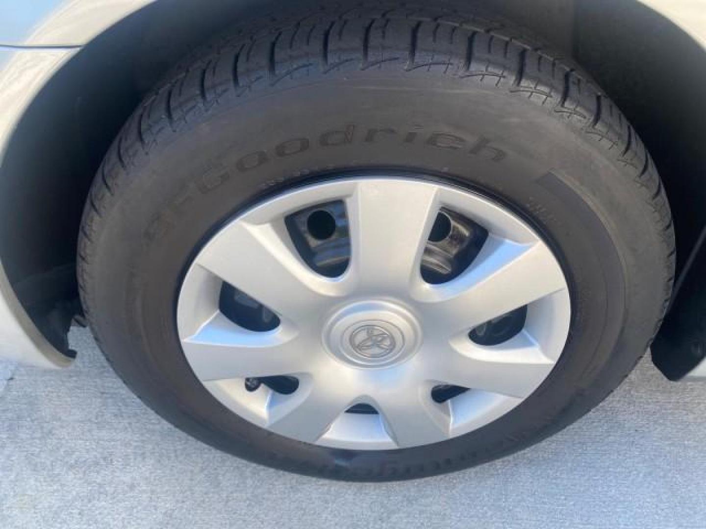 2002 Desert Sand Mica /Stone Toyota Camry LE LOW MILES 66,209 1 OWNER (4T1BE32K82U) with an 2.4L Twin-Cam EFI 16-Valve 4-Cyl Engine engine, Automatic transmission, located at 4701 North Dixie Hwy, Pompano Beach, FL, 33064, (954) 422-2889, 26.240938, -80.123474 - OUR WEBPAGE FLORIDACARS1.COM HAS OVER 100 PHOTOS AND FREE CARFAX LINK 2002 TOYOTA CAMRY LE AUTO ICE COLD AC VIN: 4T1BE32K82U112501 4 T 1 B E 3 2 K 8 2 U 1 1 2 5 0 1 SEDAN 4 DR 2.4L I4 F DOHC 16V GASOLINE 32 MPG FRONT WHEEL DRIVE Features ABS Brakes Air Conditioning AM/FM Stereo Automatic Transmissio - Photo#19