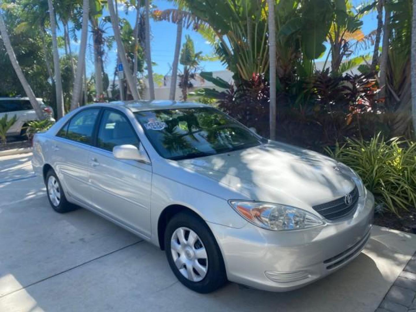 2002 Desert Sand Mica /Stone Toyota Camry LE LOW MILES 66,209 1 OWNER (4T1BE32K82U) with an 2.4L Twin-Cam EFI 16-Valve 4-Cyl Engine engine, Automatic transmission, located at 4701 North Dixie Hwy, Pompano Beach, FL, 33064, (954) 422-2889, 26.240938, -80.123474 - OUR WEBPAGE FLORIDACARS1.COM HAS OVER 100 PHOTOS AND FREE CARFAX LINK 2002 TOYOTA CAMRY LE AUTO ICE COLD AC VIN: 4T1BE32K82U112501 4 T 1 B E 3 2 K 8 2 U 1 1 2 5 0 1 SEDAN 4 DR 2.4L I4 F DOHC 16V GASOLINE 32 MPG FRONT WHEEL DRIVE Features ABS Brakes Air Conditioning AM/FM Stereo Automatic Transmissio - Photo#24