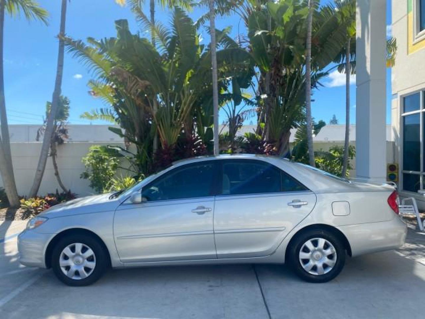 2002 Desert Sand Mica /Stone Toyota Camry LE LOW MILES 66,209 1 OWNER (4T1BE32K82U) with an 2.4L Twin-Cam EFI 16-Valve 4-Cyl Engine engine, Automatic transmission, located at 4701 North Dixie Hwy, Pompano Beach, FL, 33064, (954) 422-2889, 26.240938, -80.123474 - OUR WEBPAGE FLORIDACARS1.COM HAS OVER 100 PHOTOS AND FREE CARFAX LINK 2002 TOYOTA CAMRY LE AUTO ICE COLD AC VIN: 4T1BE32K82U112501 4 T 1 B E 3 2 K 8 2 U 1 1 2 5 0 1 SEDAN 4 DR 2.4L I4 F DOHC 16V GASOLINE 32 MPG FRONT WHEEL DRIVE Features ABS Brakes Air Conditioning AM/FM Stereo Automatic Transmissio - Photo#32