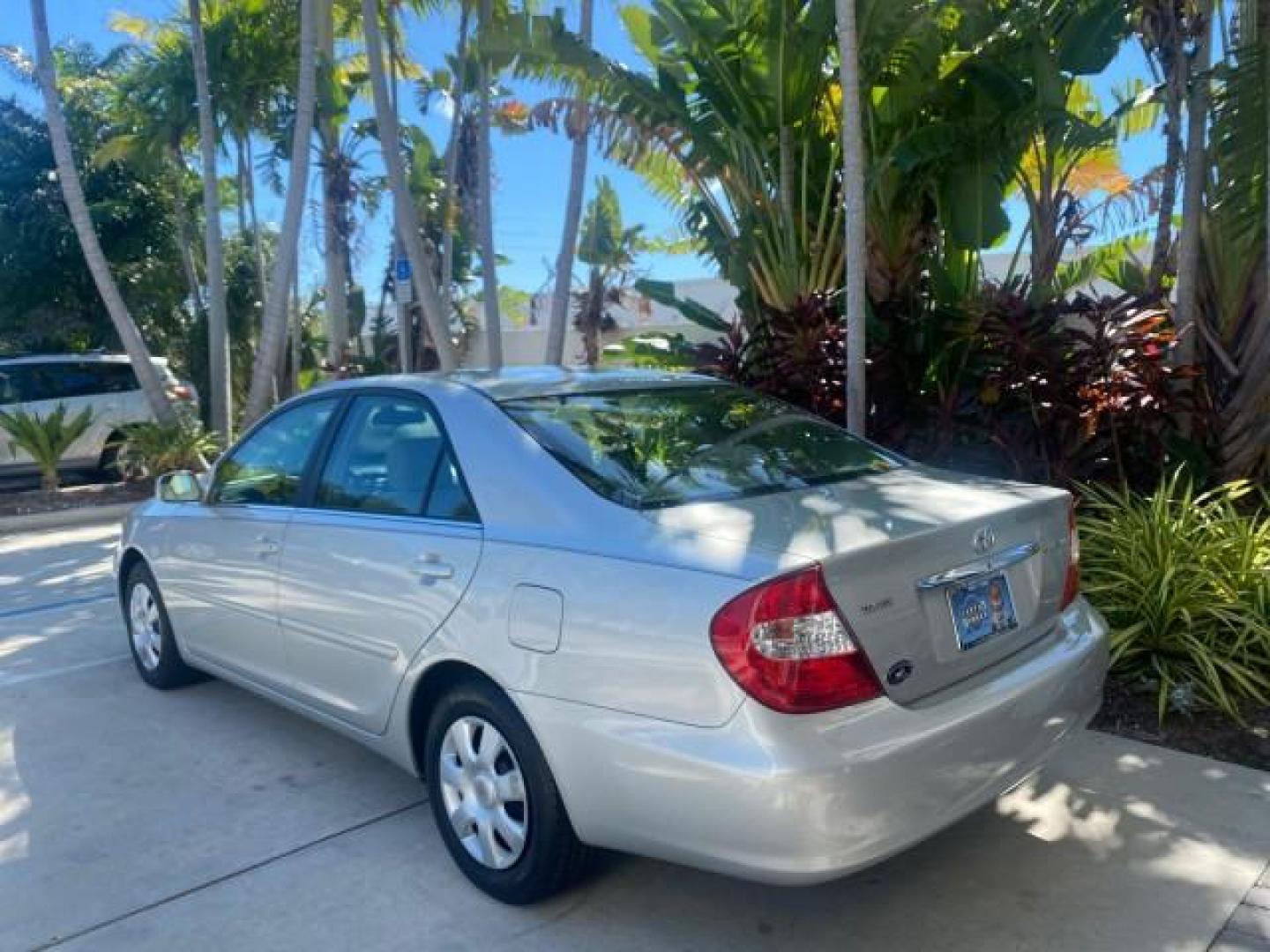 2002 Desert Sand Mica /Stone Toyota Camry LE LOW MILES 66,209 1 OWNER (4T1BE32K82U) with an 2.4L Twin-Cam EFI 16-Valve 4-Cyl Engine engine, Automatic transmission, located at 4701 North Dixie Hwy, Pompano Beach, FL, 33064, (954) 422-2889, 26.240938, -80.123474 - OUR WEBPAGE FLORIDACARS1.COM HAS OVER 100 PHOTOS AND FREE CARFAX LINK 2002 TOYOTA CAMRY LE AUTO ICE COLD AC VIN: 4T1BE32K82U112501 4 T 1 B E 3 2 K 8 2 U 1 1 2 5 0 1 SEDAN 4 DR 2.4L I4 F DOHC 16V GASOLINE 32 MPG FRONT WHEEL DRIVE Features ABS Brakes Air Conditioning AM/FM Stereo Automatic Transmissio - Photo#34
