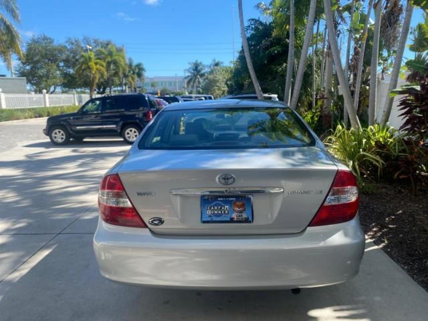 2002 Desert Sand Mica /Stone Toyota Camry LE LOW MILES 66,209 1 OWNER (4T1BE32K82U) with an 2.4L Twin-Cam EFI 16-Valve 4-Cyl Engine engine, Automatic transmission, located at 4701 North Dixie Hwy, Pompano Beach, FL, 33064, (954) 422-2889, 26.240938, -80.123474 - OUR WEBPAGE FLORIDACARS1.COM HAS OVER 100 PHOTOS AND FREE CARFAX LINK 2002 TOYOTA CAMRY LE AUTO ICE COLD AC VIN: 4T1BE32K82U112501 4 T 1 B E 3 2 K 8 2 U 1 1 2 5 0 1 SEDAN 4 DR 2.4L I4 F DOHC 16V GASOLINE 32 MPG FRONT WHEEL DRIVE Features ABS Brakes Air Conditioning AM/FM Stereo Automatic Transmissio - Photo#36