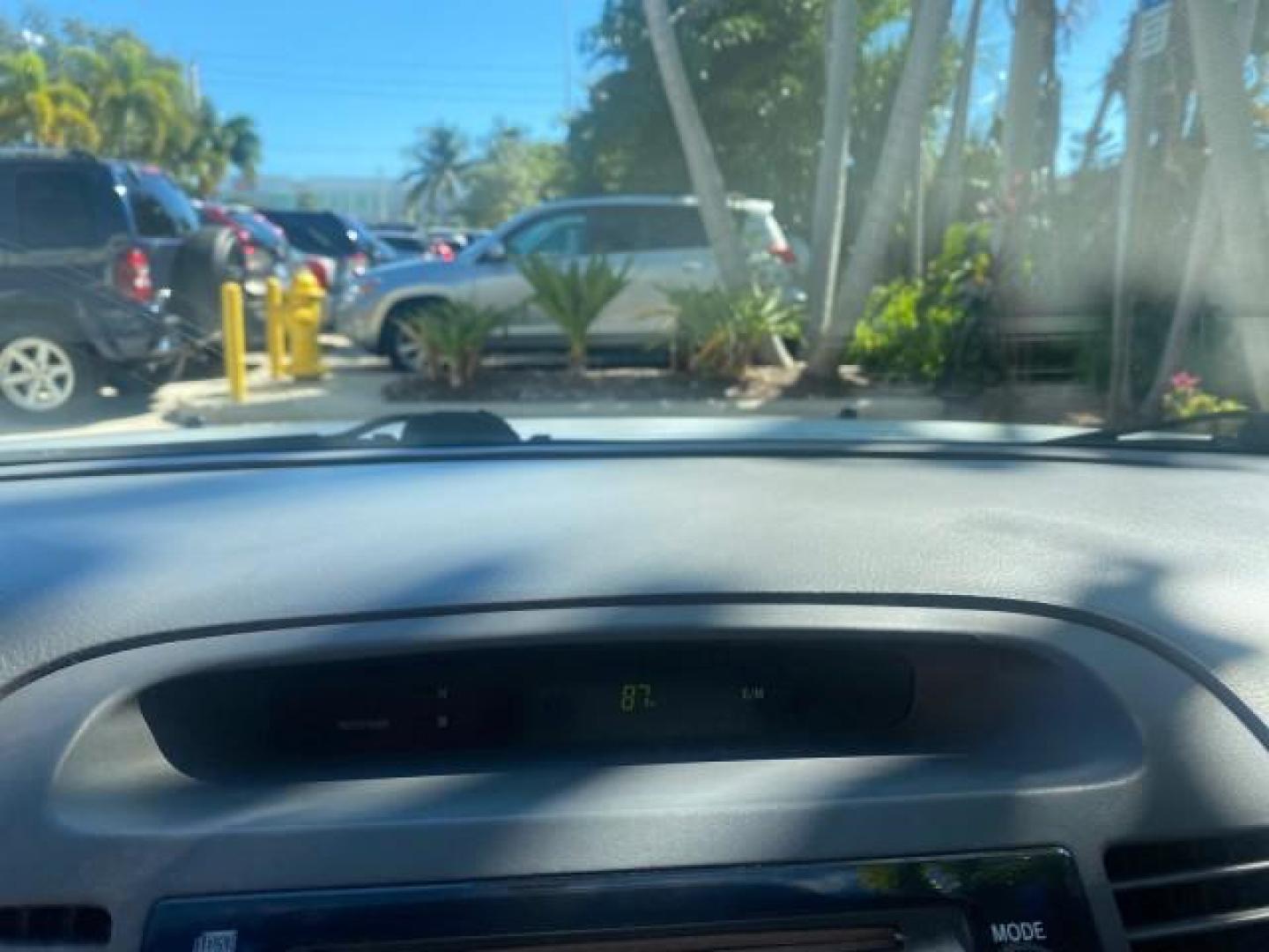 2002 Desert Sand Mica /Stone Toyota Camry LE LOW MILES 66,209 1 OWNER (4T1BE32K82U) with an 2.4L Twin-Cam EFI 16-Valve 4-Cyl Engine engine, Automatic transmission, located at 4701 North Dixie Hwy, Pompano Beach, FL, 33064, (954) 422-2889, 26.240938, -80.123474 - OUR WEBPAGE FLORIDACARS1.COM HAS OVER 100 PHOTOS AND FREE CARFAX LINK 2002 TOYOTA CAMRY LE AUTO ICE COLD AC VIN: 4T1BE32K82U112501 4 T 1 B E 3 2 K 8 2 U 1 1 2 5 0 1 SEDAN 4 DR 2.4L I4 F DOHC 16V GASOLINE 32 MPG FRONT WHEEL DRIVE Features ABS Brakes Air Conditioning AM/FM Stereo Automatic Transmissio - Photo#56