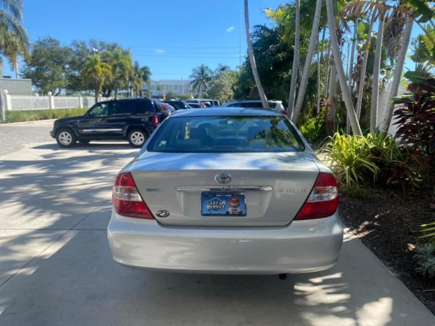 2002 Desert Sand Mica /Stone Toyota Camry LE LOW MILES 66,209 1 OWNER (4T1BE32K82U) with an 2.4L Twin-Cam EFI 16-Valve 4-Cyl Engine engine, Automatic transmission, located at 4701 North Dixie Hwy, Pompano Beach, FL, 33064, (954) 422-2889, 26.240938, -80.123474 - OUR WEBPAGE FLORIDACARS1.COM HAS OVER 100 PHOTOS AND FREE CARFAX LINK 2002 TOYOTA CAMRY LE AUTO ICE COLD AC VIN: 4T1BE32K82U112501 4 T 1 B E 3 2 K 8 2 U 1 1 2 5 0 1 SEDAN 4 DR 2.4L I4 F DOHC 16V GASOLINE 32 MPG FRONT WHEEL DRIVE Features ABS Brakes Air Conditioning AM/FM Stereo Automatic Transmissio - Photo#88