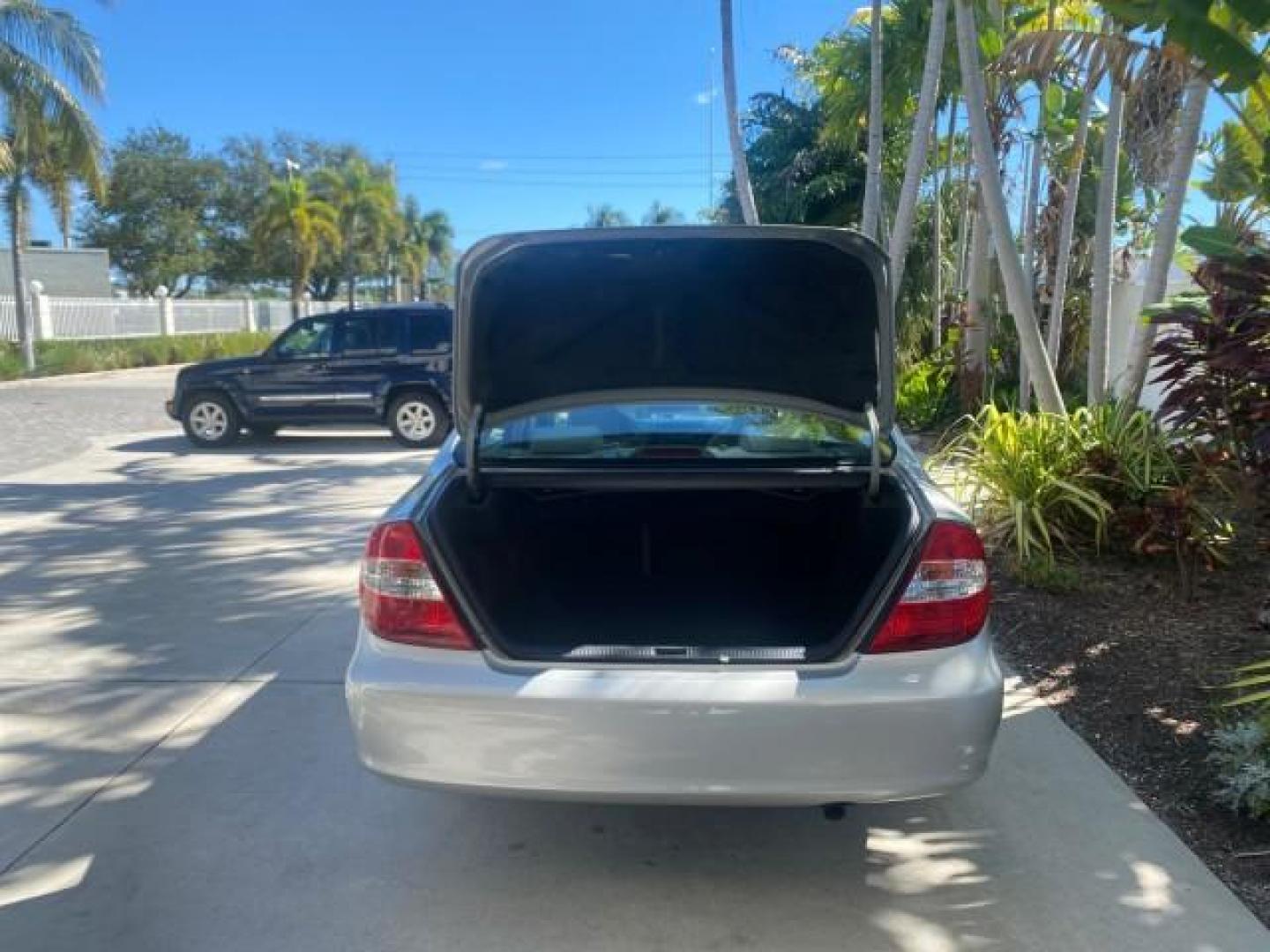 2002 Desert Sand Mica /Stone Toyota Camry LE LOW MILES 66,209 1 OWNER (4T1BE32K82U) with an 2.4L Twin-Cam EFI 16-Valve 4-Cyl Engine engine, Automatic transmission, located at 4701 North Dixie Hwy, Pompano Beach, FL, 33064, (954) 422-2889, 26.240938, -80.123474 - OUR WEBPAGE FLORIDACARS1.COM HAS OVER 100 PHOTOS AND FREE CARFAX LINK 2002 TOYOTA CAMRY LE AUTO ICE COLD AC VIN: 4T1BE32K82U112501 4 T 1 B E 3 2 K 8 2 U 1 1 2 5 0 1 SEDAN 4 DR 2.4L I4 F DOHC 16V GASOLINE 32 MPG FRONT WHEEL DRIVE Features ABS Brakes Air Conditioning AM/FM Stereo Automatic Transmissio - Photo#92