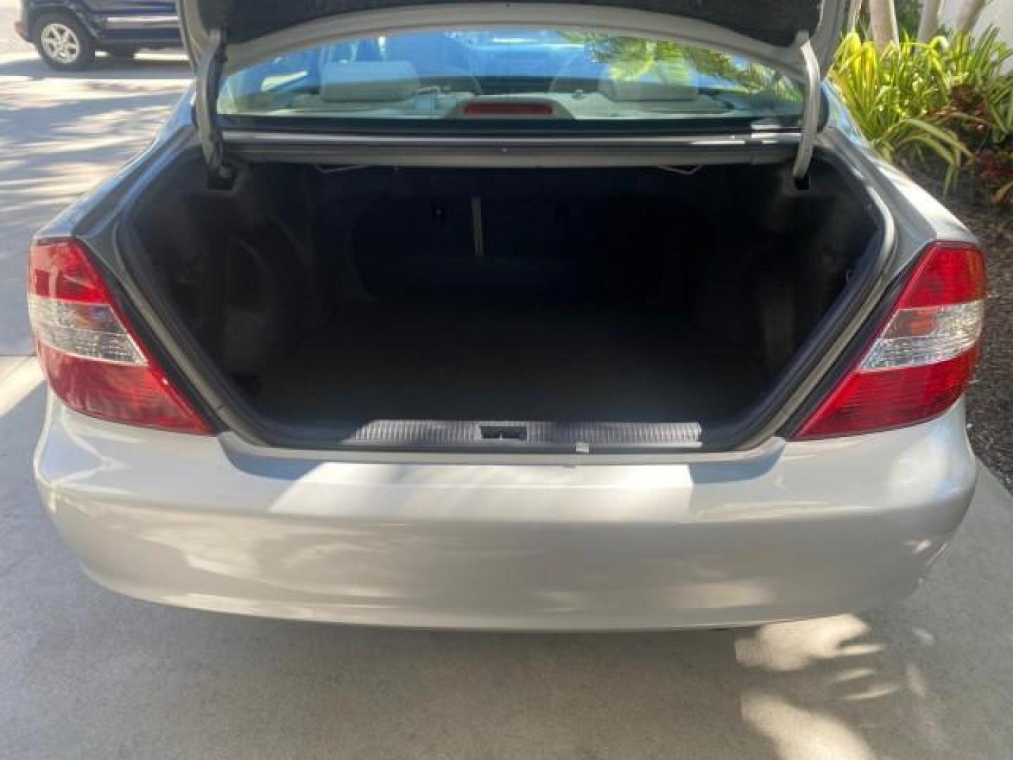 2002 Desert Sand Mica /Stone Toyota Camry LE LOW MILES 66,209 1 OWNER (4T1BE32K82U) with an 2.4L Twin-Cam EFI 16-Valve 4-Cyl Engine engine, Automatic transmission, located at 4701 North Dixie Hwy, Pompano Beach, FL, 33064, (954) 422-2889, 26.240938, -80.123474 - OUR WEBPAGE FLORIDACARS1.COM HAS OVER 100 PHOTOS AND FREE CARFAX LINK 2002 TOYOTA CAMRY LE AUTO ICE COLD AC VIN: 4T1BE32K82U112501 4 T 1 B E 3 2 K 8 2 U 1 1 2 5 0 1 SEDAN 4 DR 2.4L I4 F DOHC 16V GASOLINE 32 MPG FRONT WHEEL DRIVE Features ABS Brakes Air Conditioning AM/FM Stereo Automatic Transmissio - Photo#93