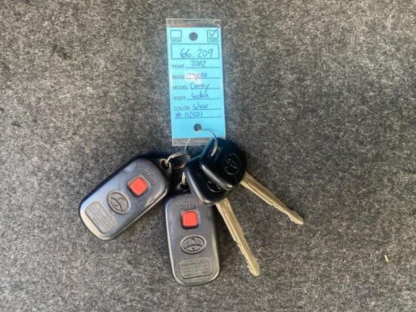 2002 Desert Sand Mica /Stone Toyota Camry LE LOW MILES 66,209 1 OWNER (4T1BE32K82U) with an 2.4L Twin-Cam EFI 16-Valve 4-Cyl Engine engine, Automatic transmission, located at 4701 North Dixie Hwy, Pompano Beach, FL, 33064, (954) 422-2889, 26.240938, -80.123474 - OUR WEBPAGE FLORIDACARS1.COM HAS OVER 100 PHOTOS AND FREE CARFAX LINK 2002 TOYOTA CAMRY LE AUTO ICE COLD AC VIN: 4T1BE32K82U112501 4 T 1 B E 3 2 K 8 2 U 1 1 2 5 0 1 SEDAN 4 DR 2.4L I4 F DOHC 16V GASOLINE 32 MPG FRONT WHEEL DRIVE Features ABS Brakes Air Conditioning AM/FM Stereo Automatic Transmissio - Photo#95