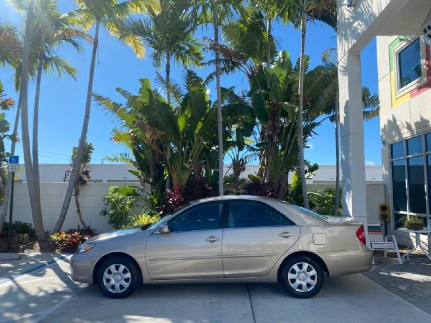 2004 Desert Sand Mica /Taupe Toyota Camry LE LOW MILES 25,414 ACTUAL (4T1BE32K04U) with an 2.4L DOHC MPFI Vvti 16-Valve 4-Cyl Engine engine, Automatic transmission, located at 4701 North Dixie Hwy, Pompano Beach, FL, 33064, (954) 422-2889, 26.240938, -80.123474 - OUR WEBPAGE FLORIDACARS1.COM HAS OVER 100 PHOTOS AND FREE CARFAX LINK 2004 TOYOTA CAMRY LE VIN: 4T1BE32K04U806344 4 T 1 B E 3 2 K 0 4 U 8 0 6 3 4 4 SEDAN 4 DR 2.4L I4 F DOHC 16V GASOLINE 32 MPG FRONT WHEEL DRIVE Features ABS Brakes Air Conditioning AM/FM Stereo Automatic Transmission Cassette Player - Photo#4