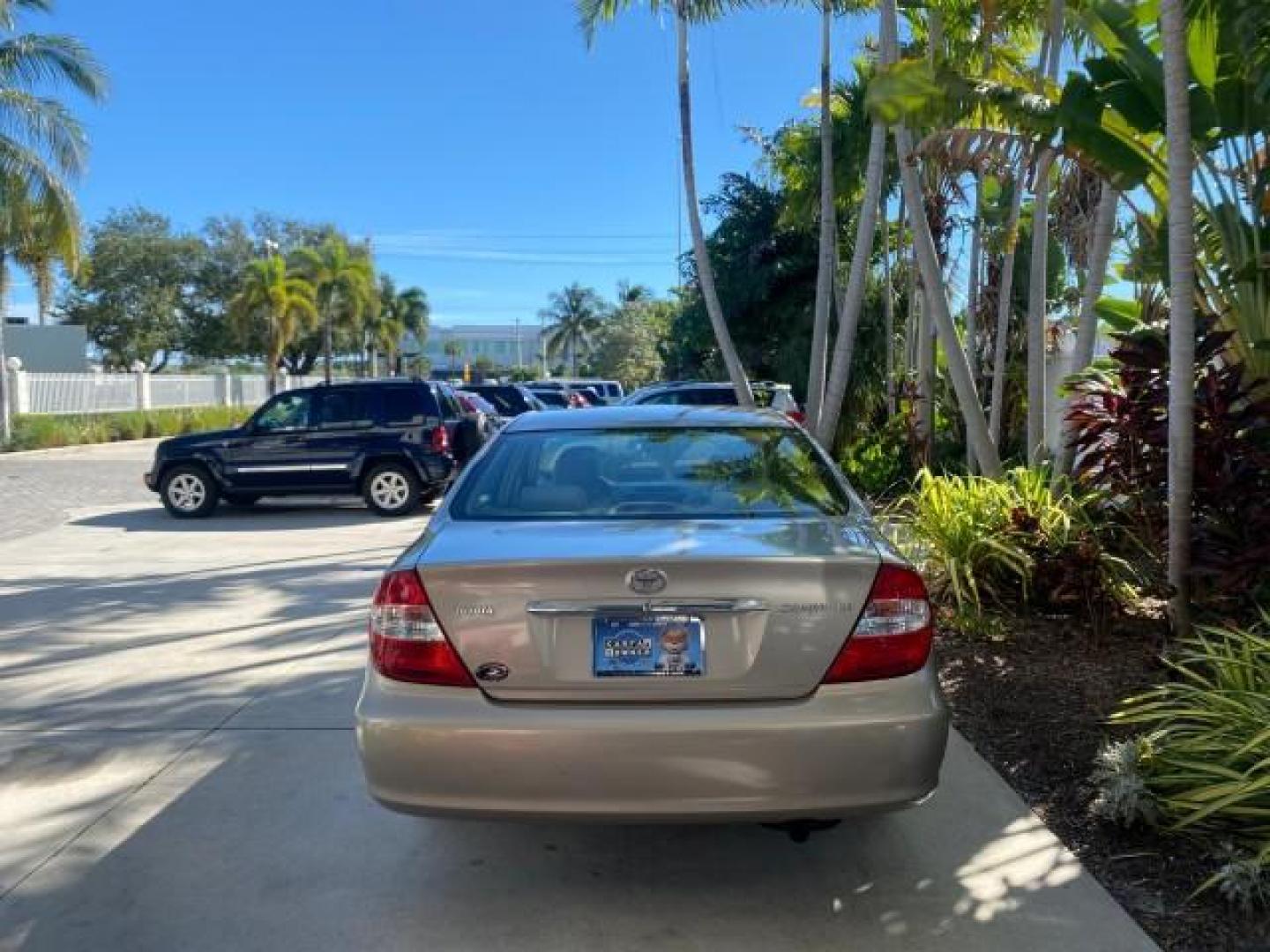 2004 Desert Sand Mica /Taupe Toyota Camry LE LOW MILES 25,414 ACTUAL (4T1BE32K04U) with an 2.4L DOHC MPFI Vvti 16-Valve 4-Cyl Engine engine, Automatic transmission, located at 4701 North Dixie Hwy, Pompano Beach, FL, 33064, (954) 422-2889, 26.240938, -80.123474 - OUR WEBPAGE FLORIDACARS1.COM HAS OVER 100 PHOTOS AND FREE CARFAX LINK 2004 TOYOTA CAMRY LE VIN: 4T1BE32K04U806344 4 T 1 B E 3 2 K 0 4 U 8 0 6 3 4 4 SEDAN 4 DR 2.4L I4 F DOHC 16V GASOLINE 32 MPG FRONT WHEEL DRIVE Features ABS Brakes Air Conditioning AM/FM Stereo Automatic Transmission Cassette Player - Photo#6